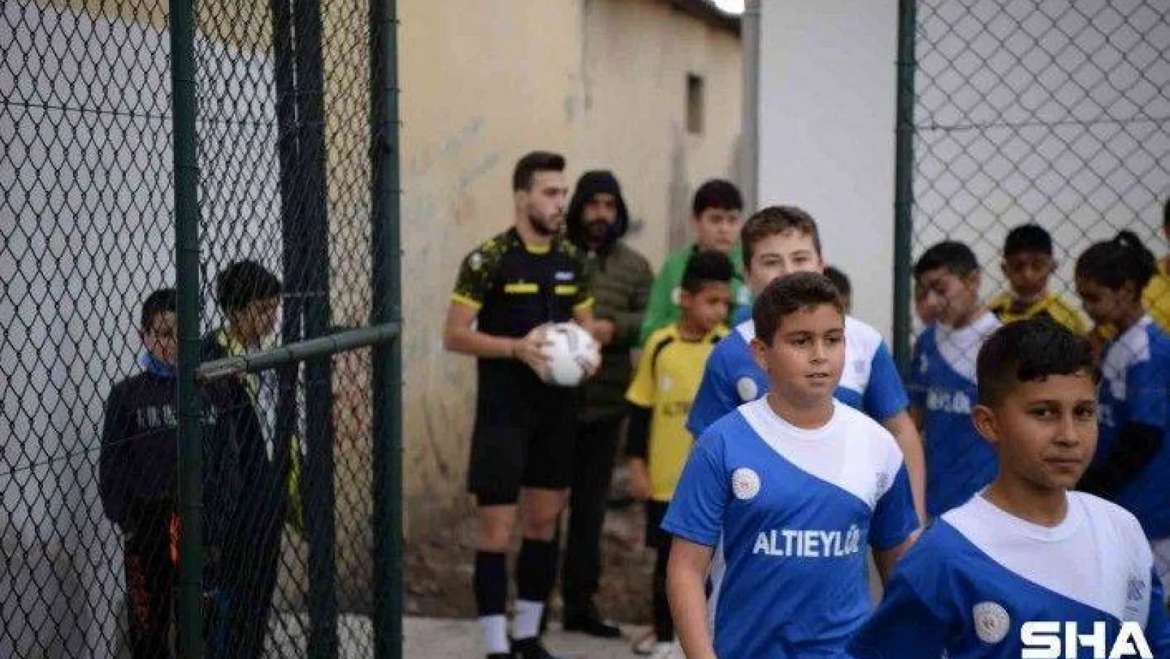 Altıeylül çocuk futbol turnuvası başladı