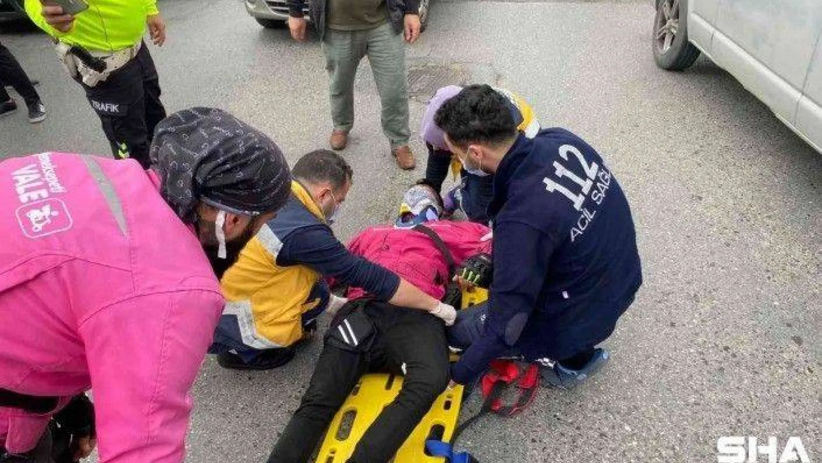 Ataşehir'de motokuryenin sinyal hatası: 1 yaralı