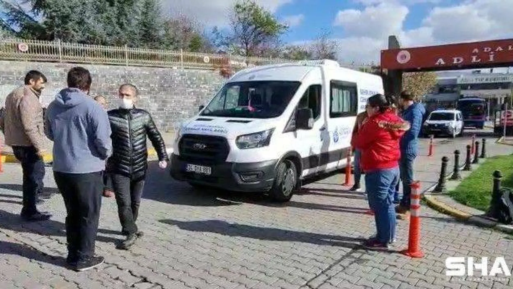 Ataşehir'de samuray kılıcıyla öldürülen kadının cenazesi Adli Tıp Kurumundan alındı