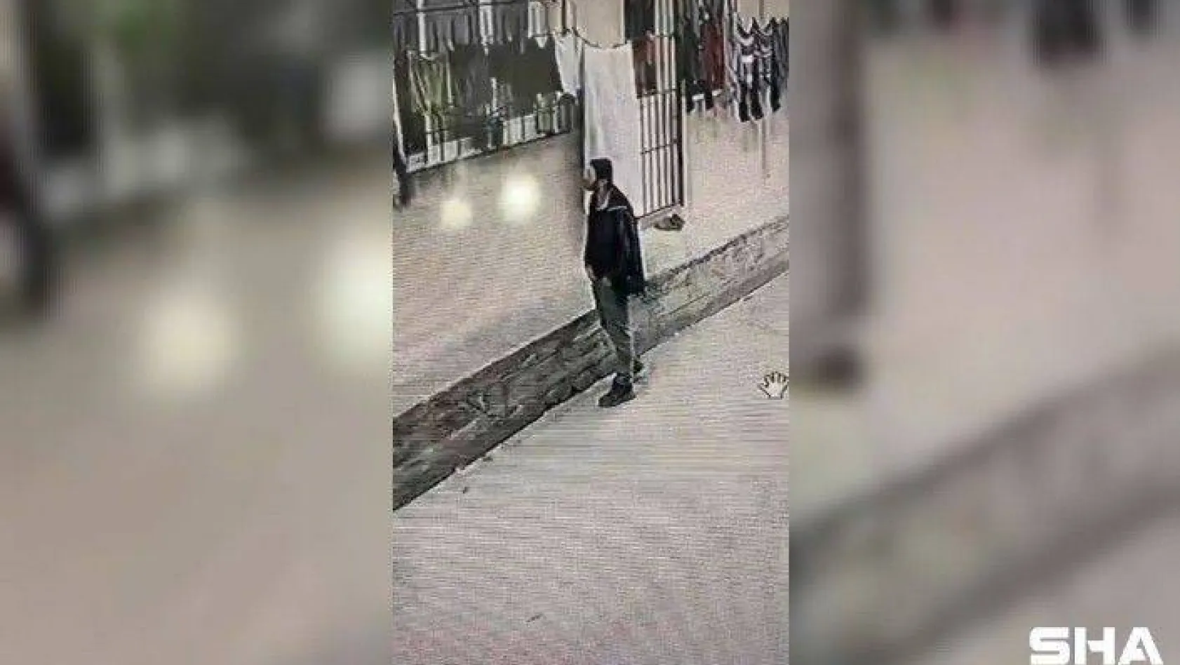 Bursa'da iç çamaşırı hırsızı güvenlik kamerasında