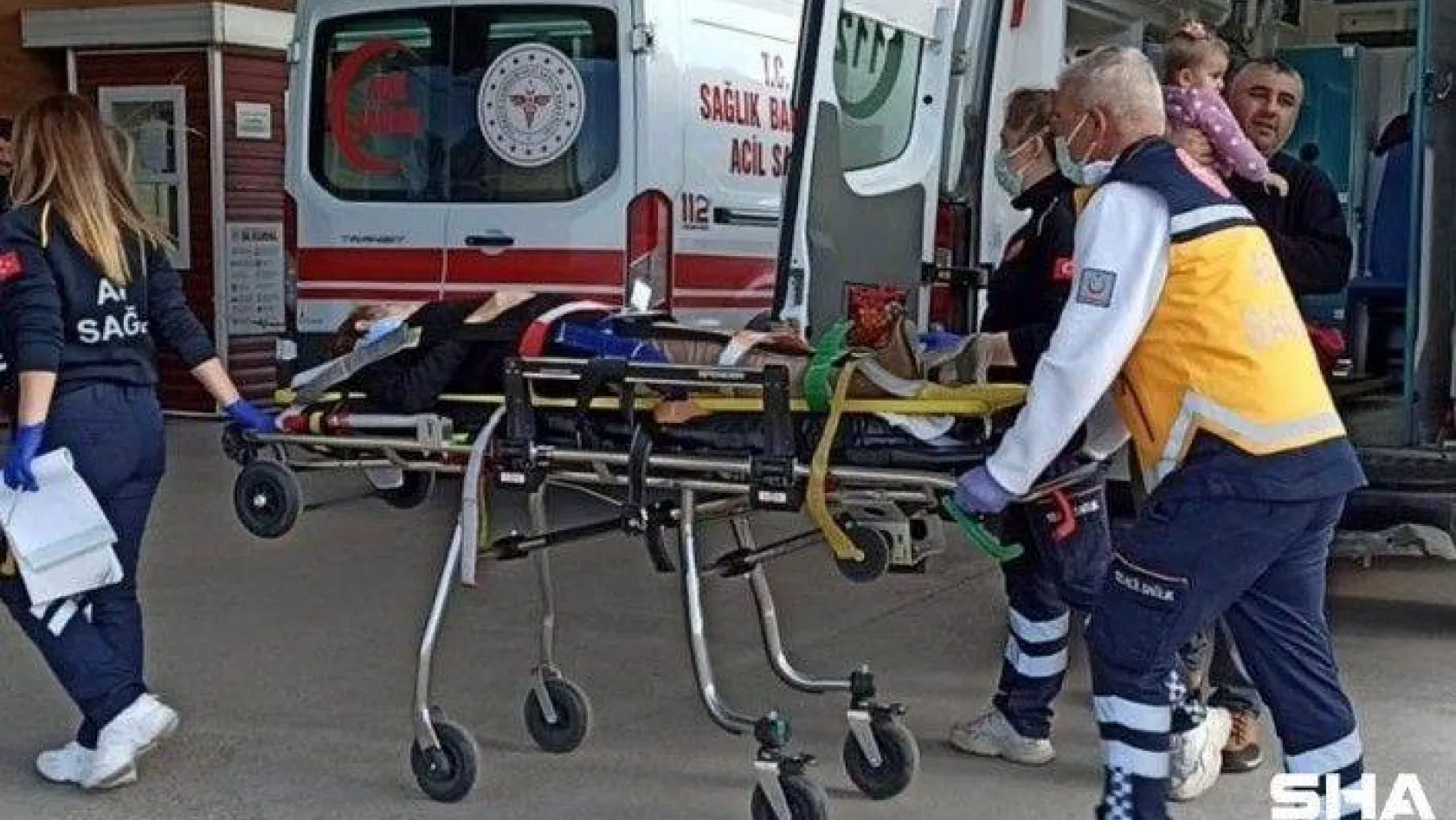 Bursa'da kamyonet ile otomobil çarpıştı 1'i çocuk 4 yaralı