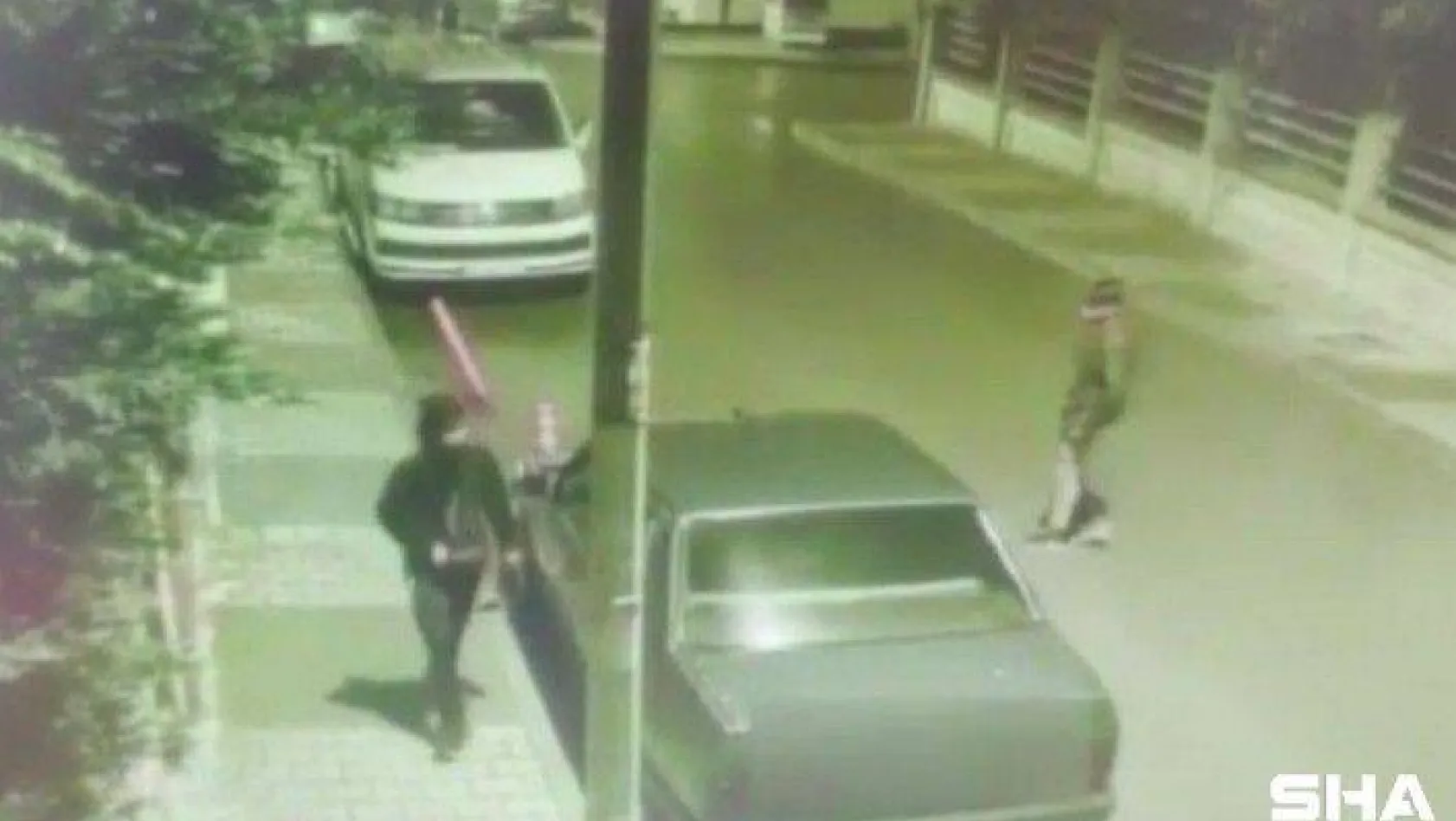 Çekmeköy'de otomobil çalan şüpheliler kameralardan kaçamadı
