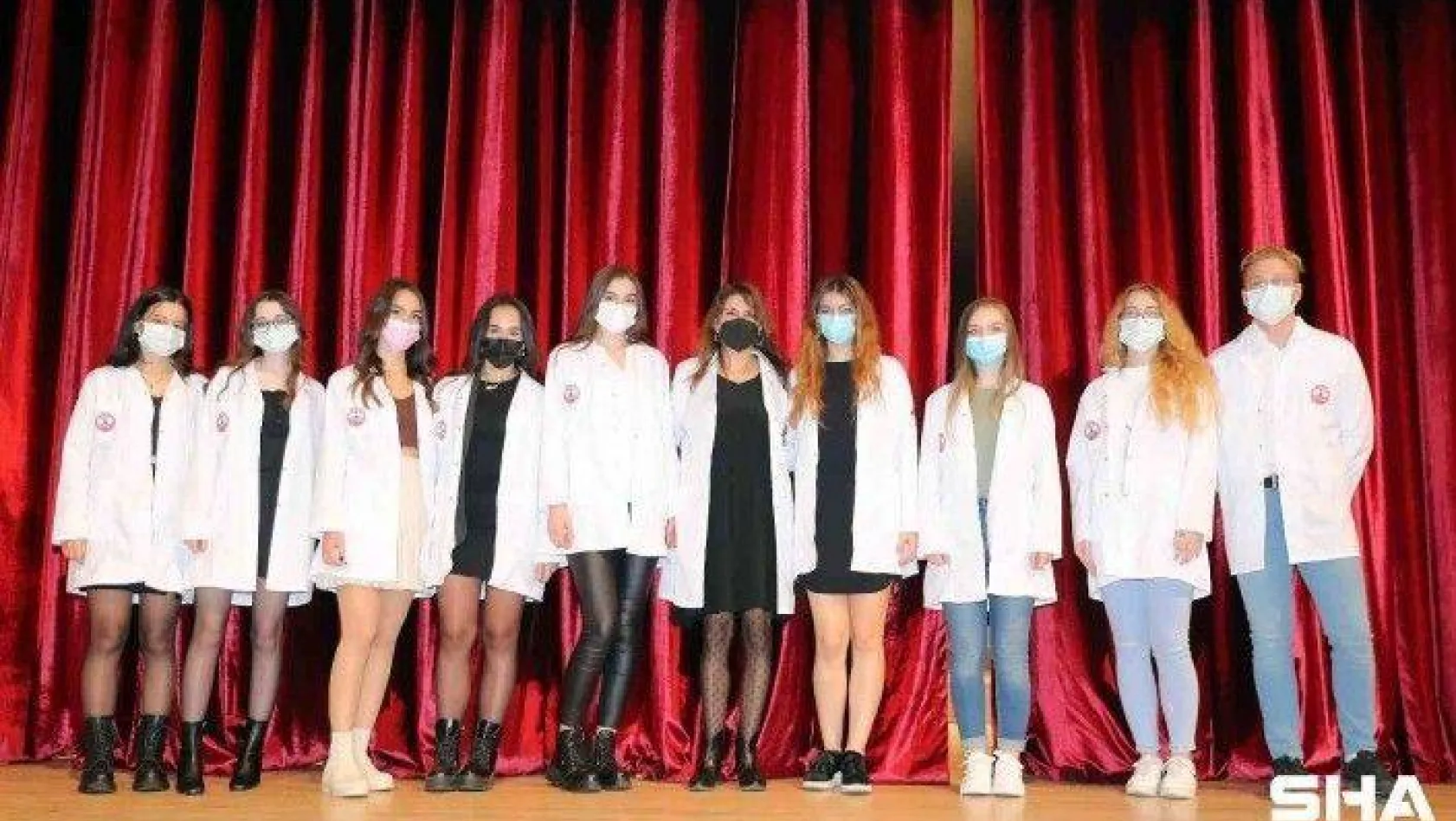 Edirne'de diş hekimliği öğrencileri beyaz önlüklerini giydi