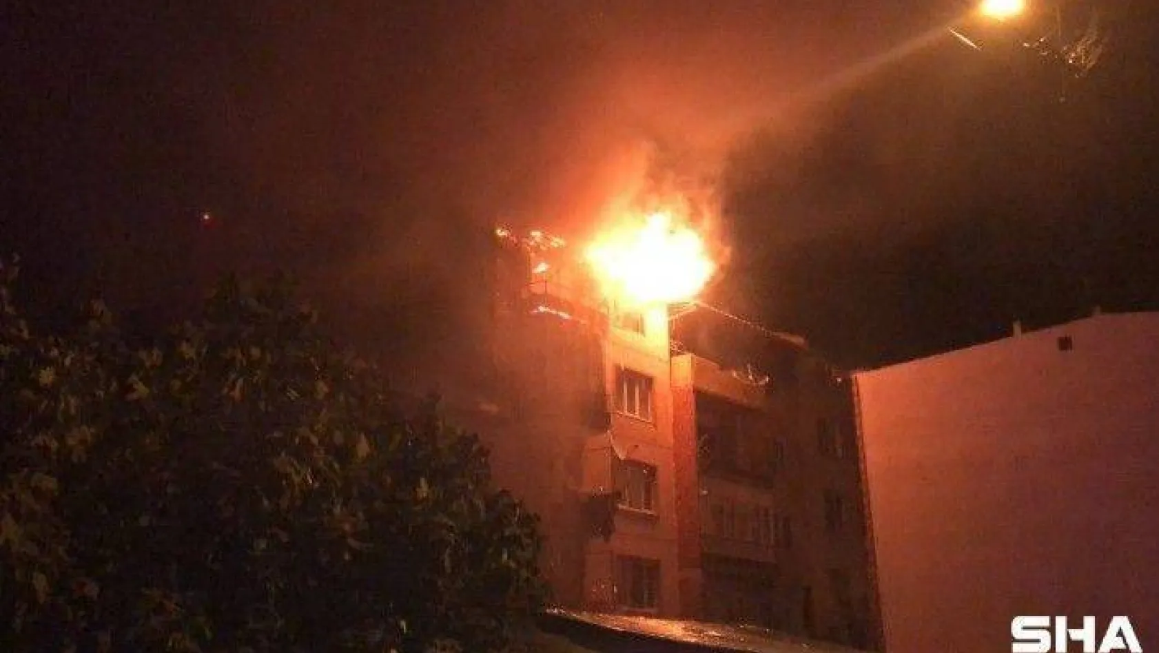 Gemlik'te korkutan yangın: Bina sakinleri canlarını zor kurtardı, 1 kişi zehirlendi