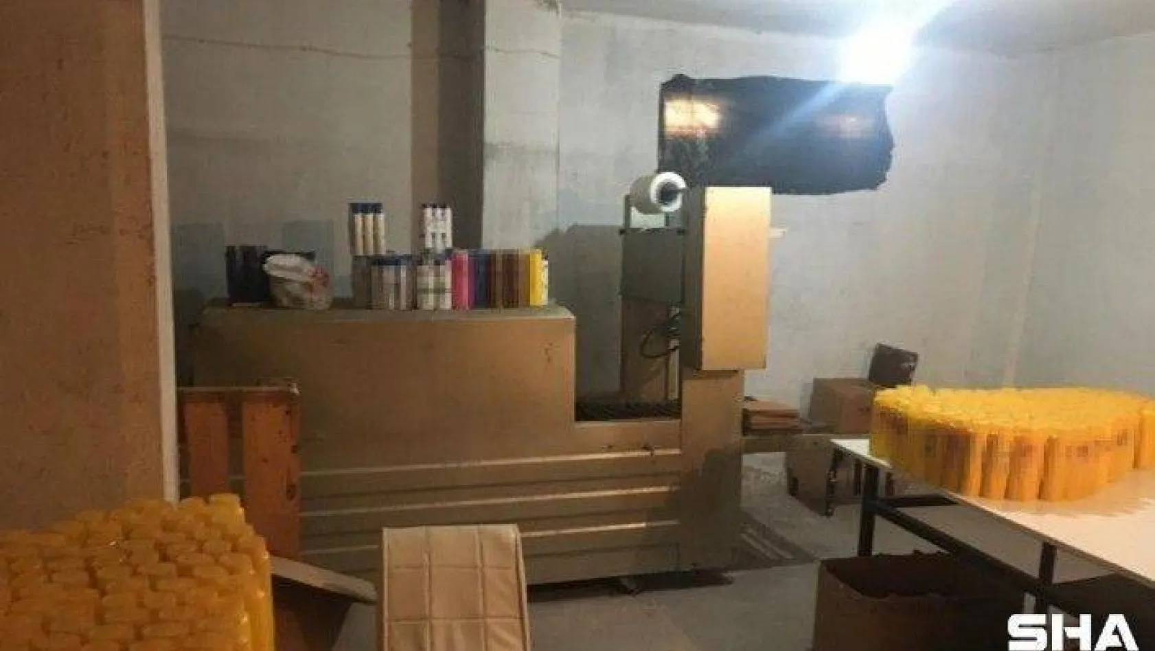 İstanbul'da merdiven altı temizlik imalathanesine baskın: 20 bin sahte şampuan ele geçirildi