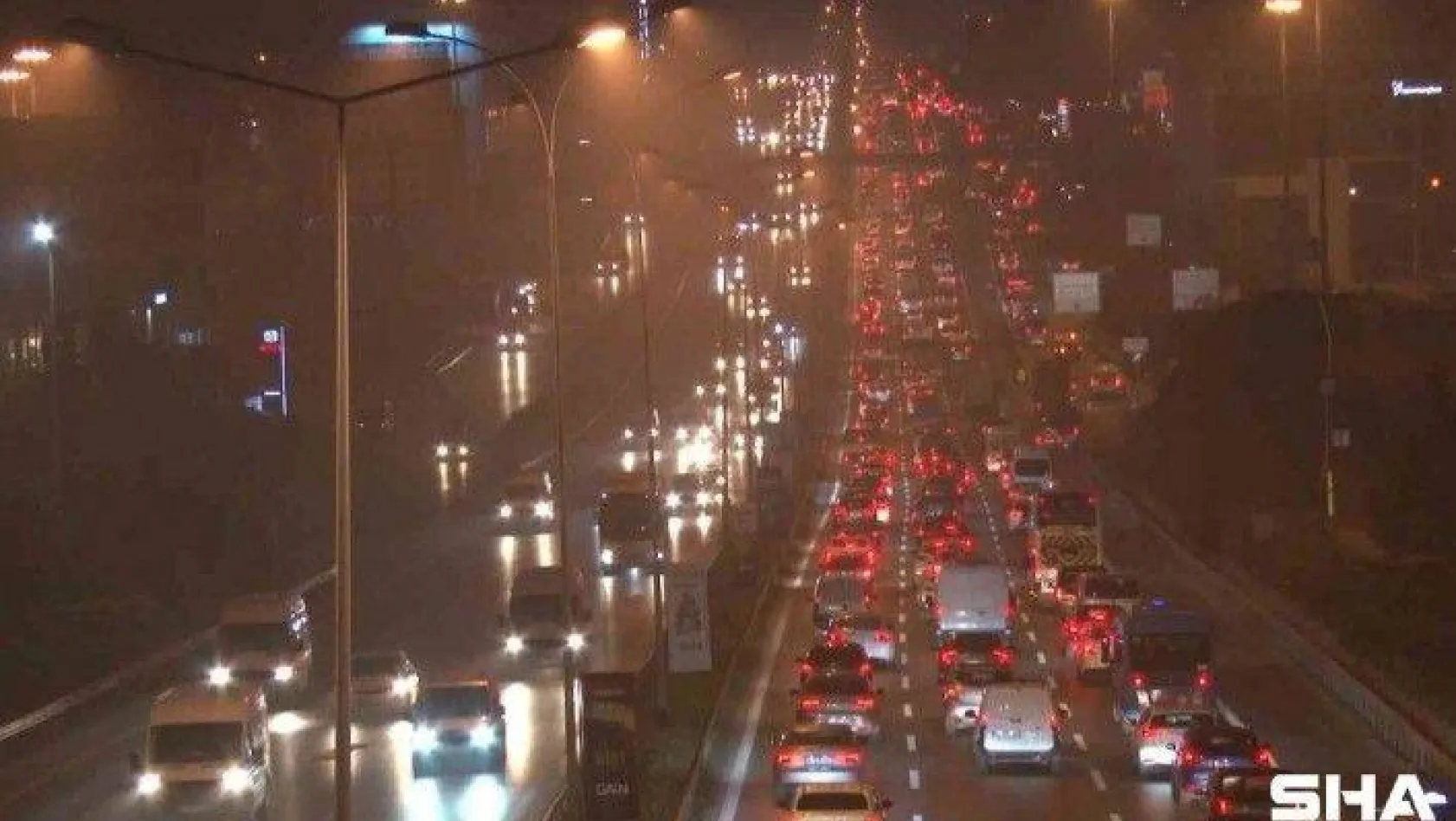 İstanbul'da sis trafiği vurdu, yoğunluk yüzde 45'i gördü