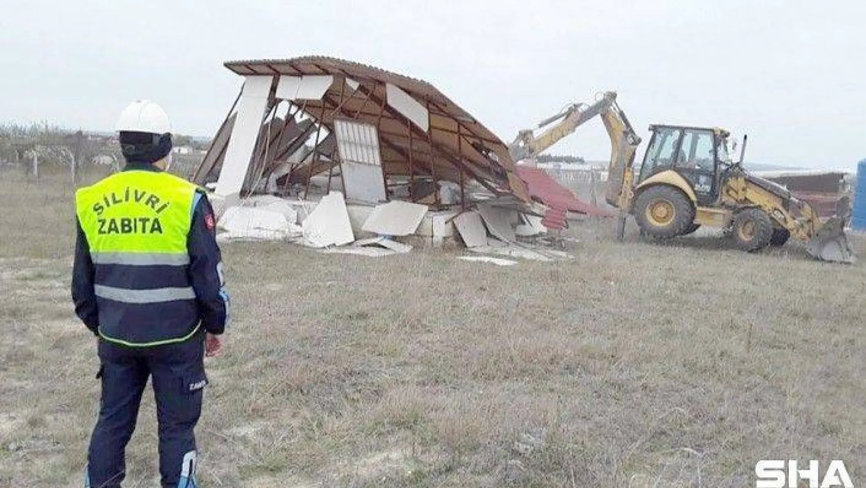 Kaçak yıkımlarına Büyükçavuşlu'da devam edildi
