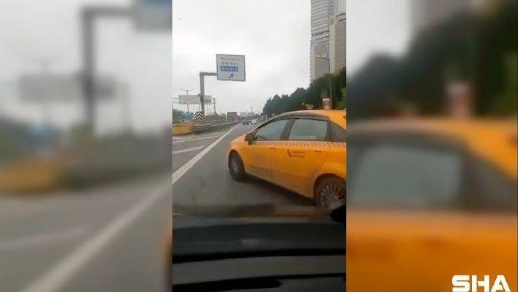 Kadıköy'de arabada 'canlı yayın' kazası kamerada