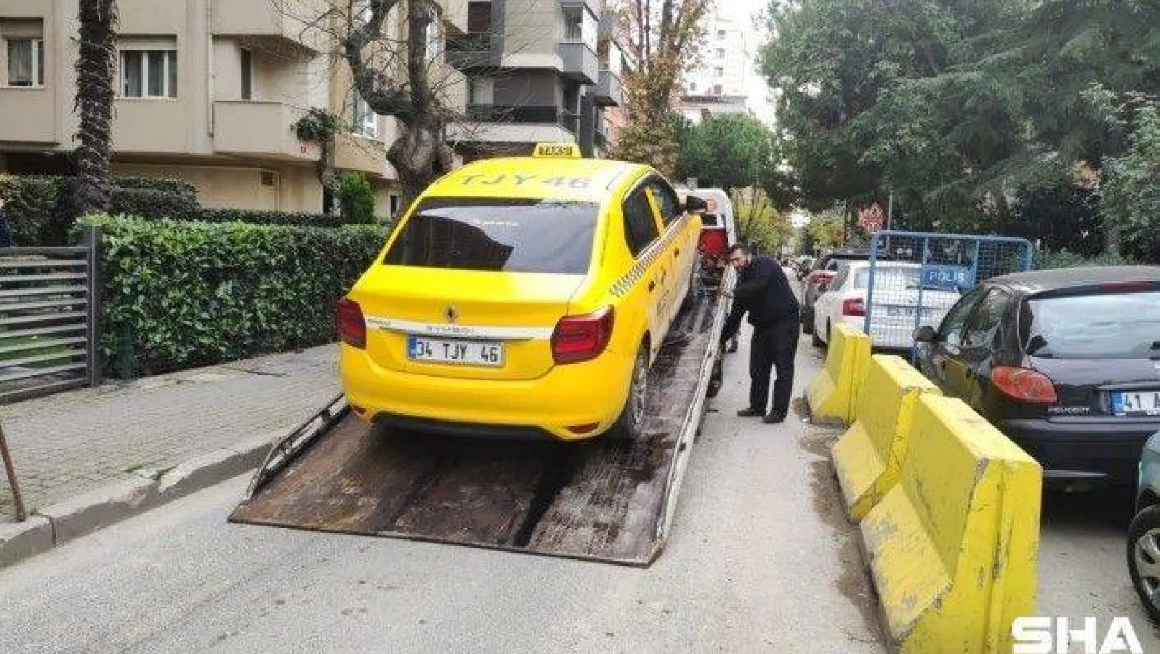 Kadıköy'de müşterisine hakaret eden taksicinin araç kullanım belgesi iptal edildi