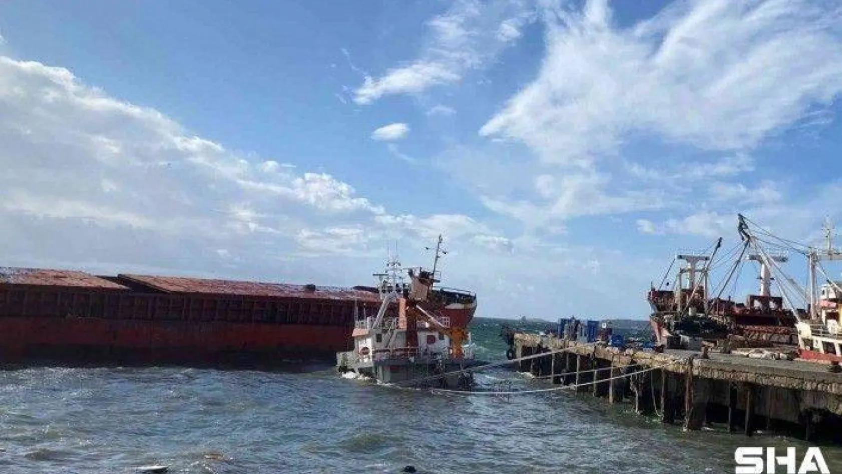 Kartal'da bir gemi battı, başka bir gemi de batan gemiye yaslandı