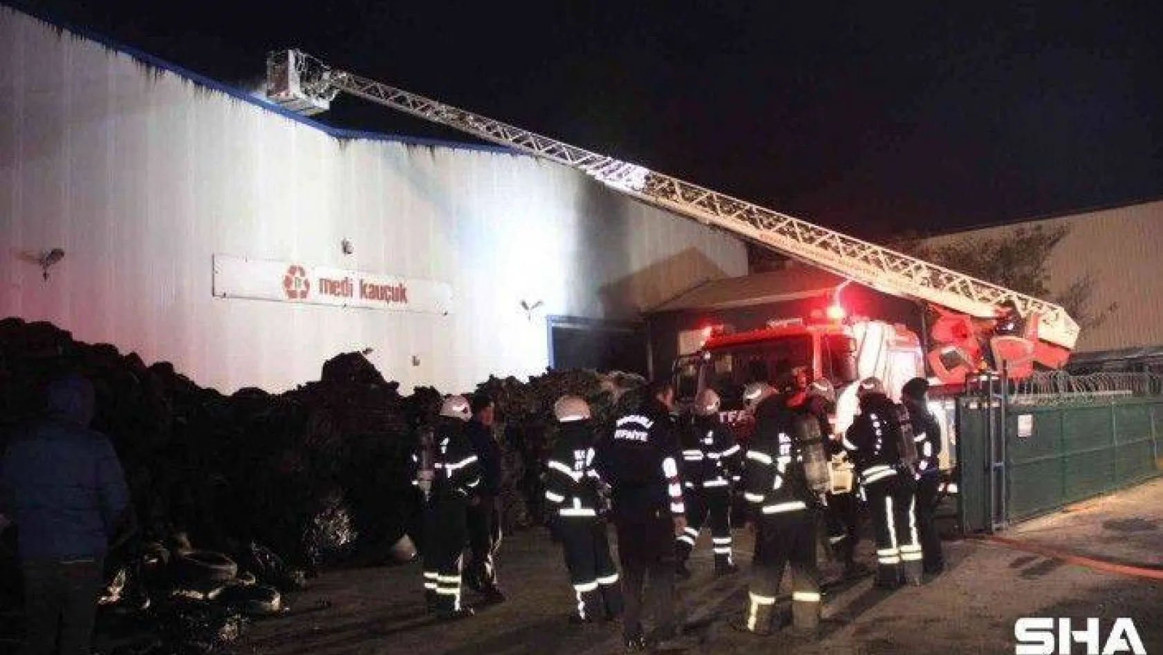 Kocaeli'de kauçuk fabrikasında yangın