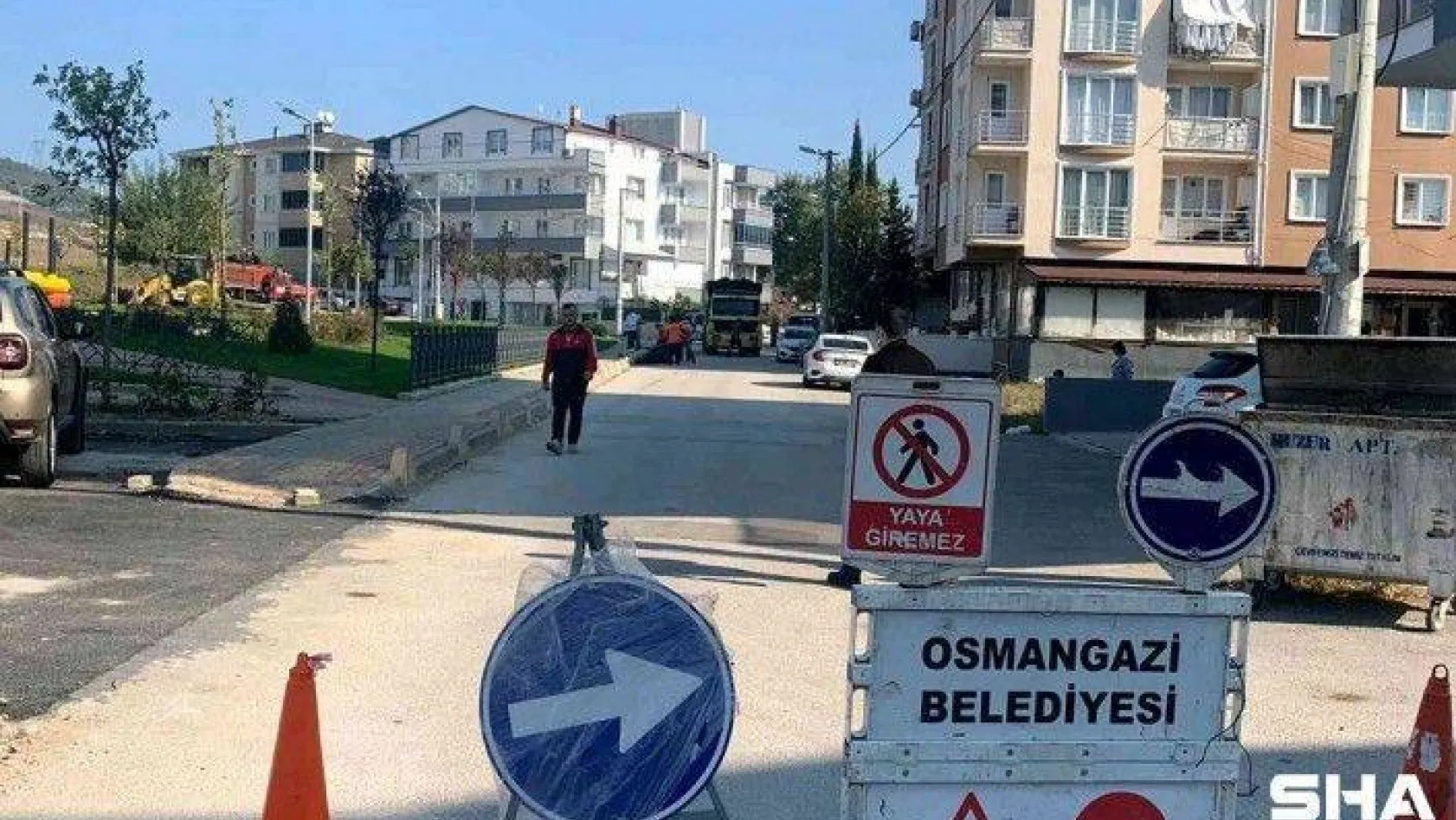 Osmangazi'de bozulan yollar asfaltla yenileniyor