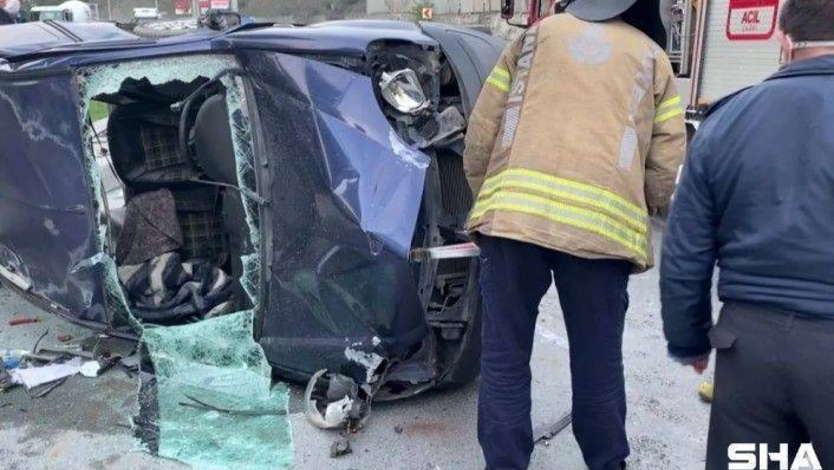 Sarıyer'de ticari araç ile kargo aracı çarpıştı, baba oğul yaralandı