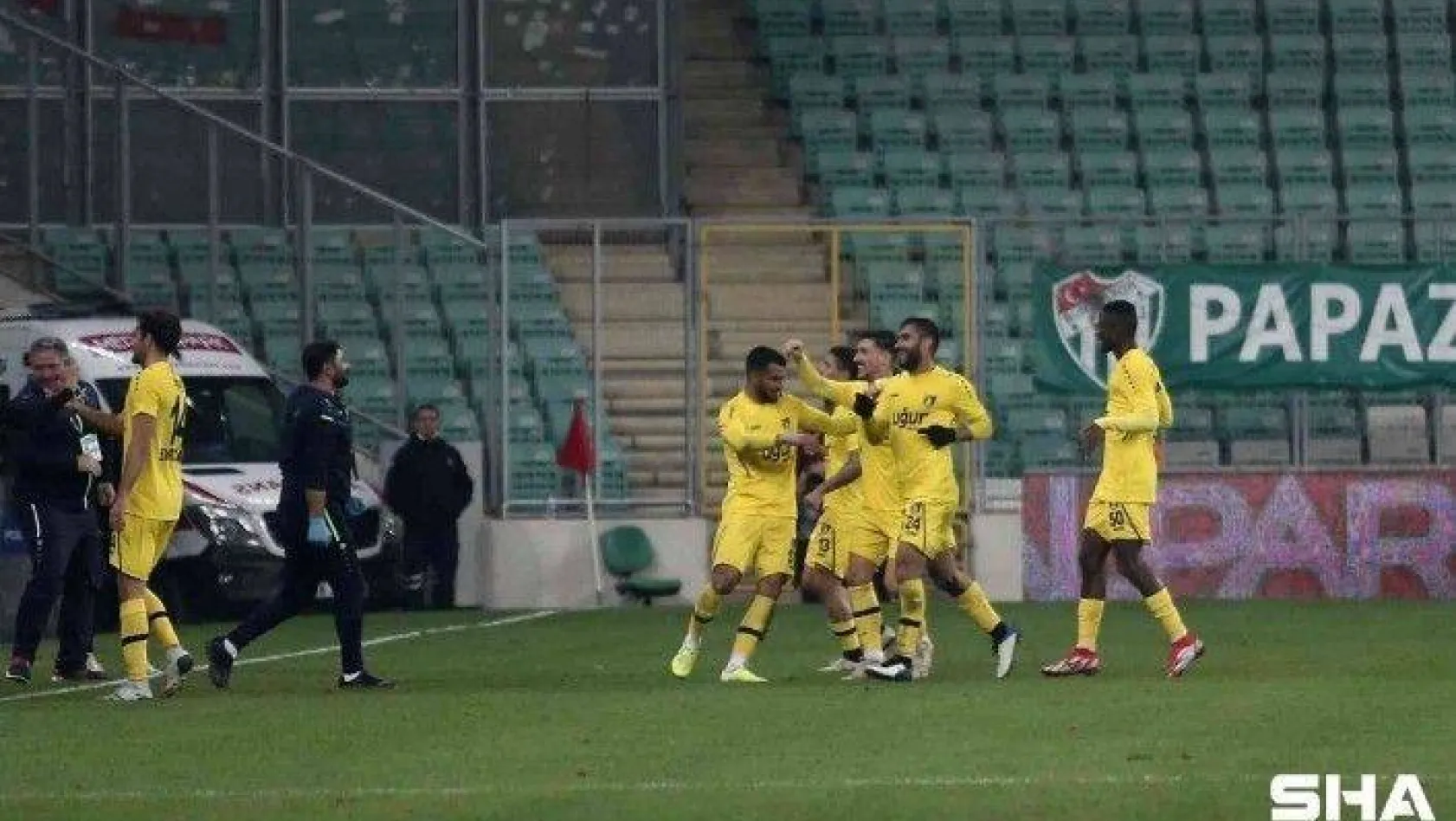 Spor Toto 1. Lig: Bursaspor: 1 - İstanbulspor: 3 (İlk yarı sonucu)