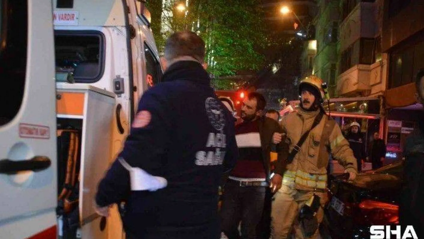 Taksim'deki metruk binada çıkan yangında 1 kişi dumandan etkilendi