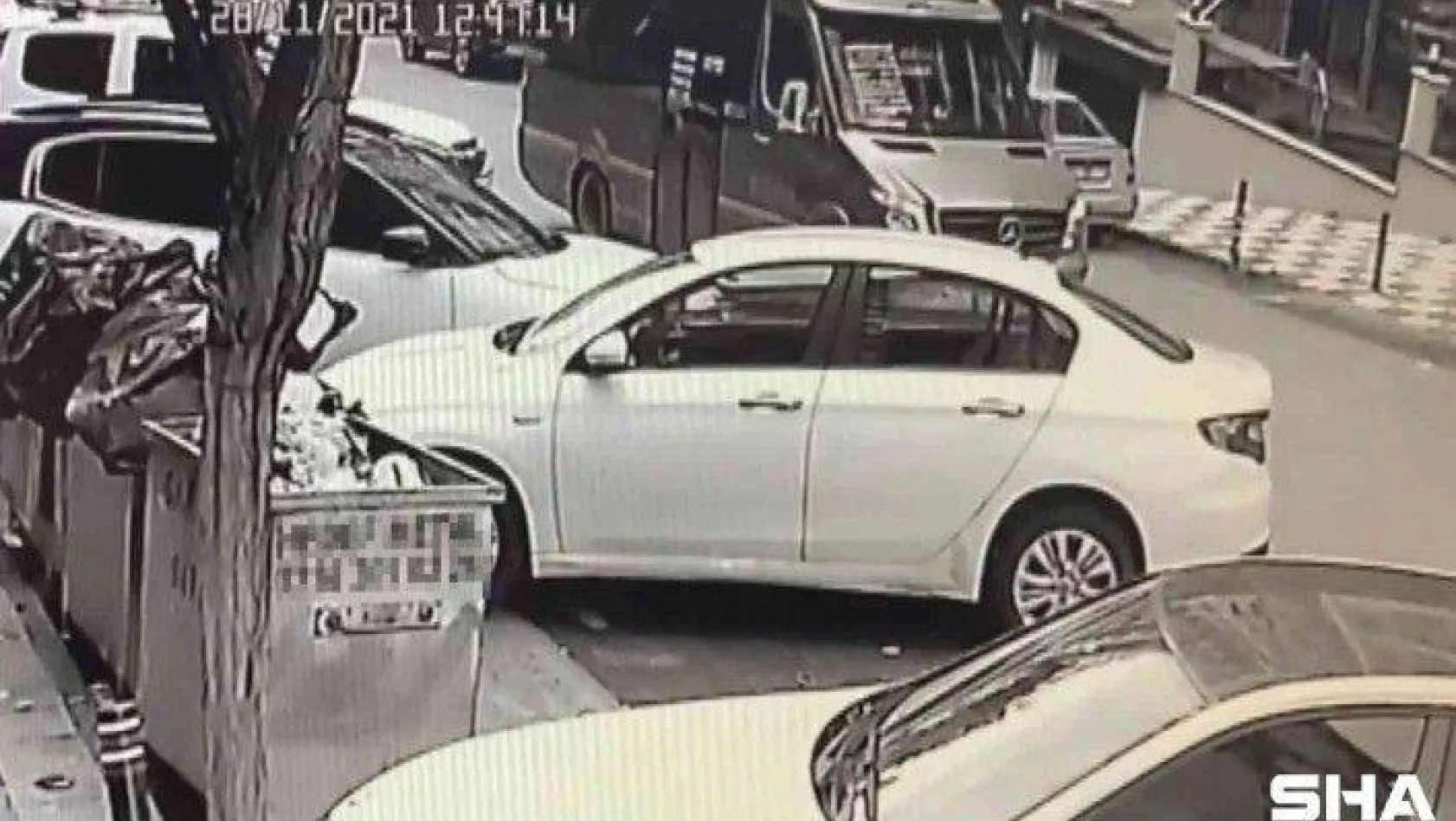 Ümraniye'de yolcu dolu minibüsün şoförü bayıldı, araç kontrolden çıktı: 2 yaralı