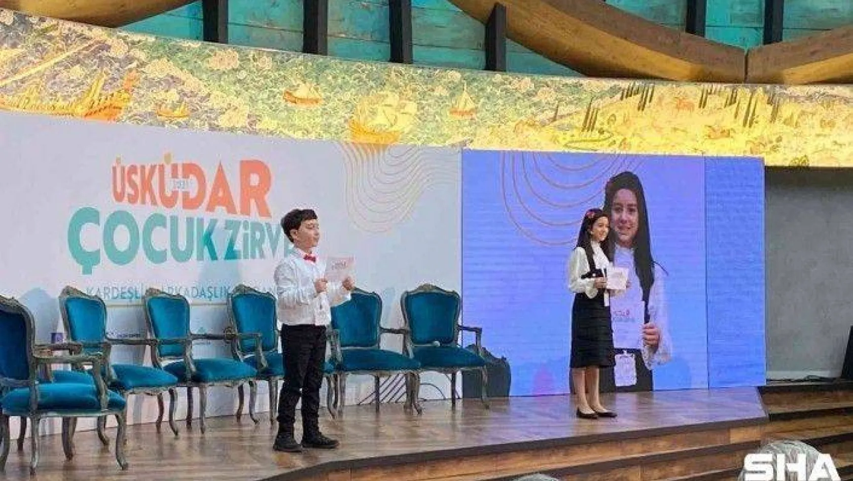 Üsküdar'da 'Çocuk Zirvesi'nde mikrofonu minikler eline aldı