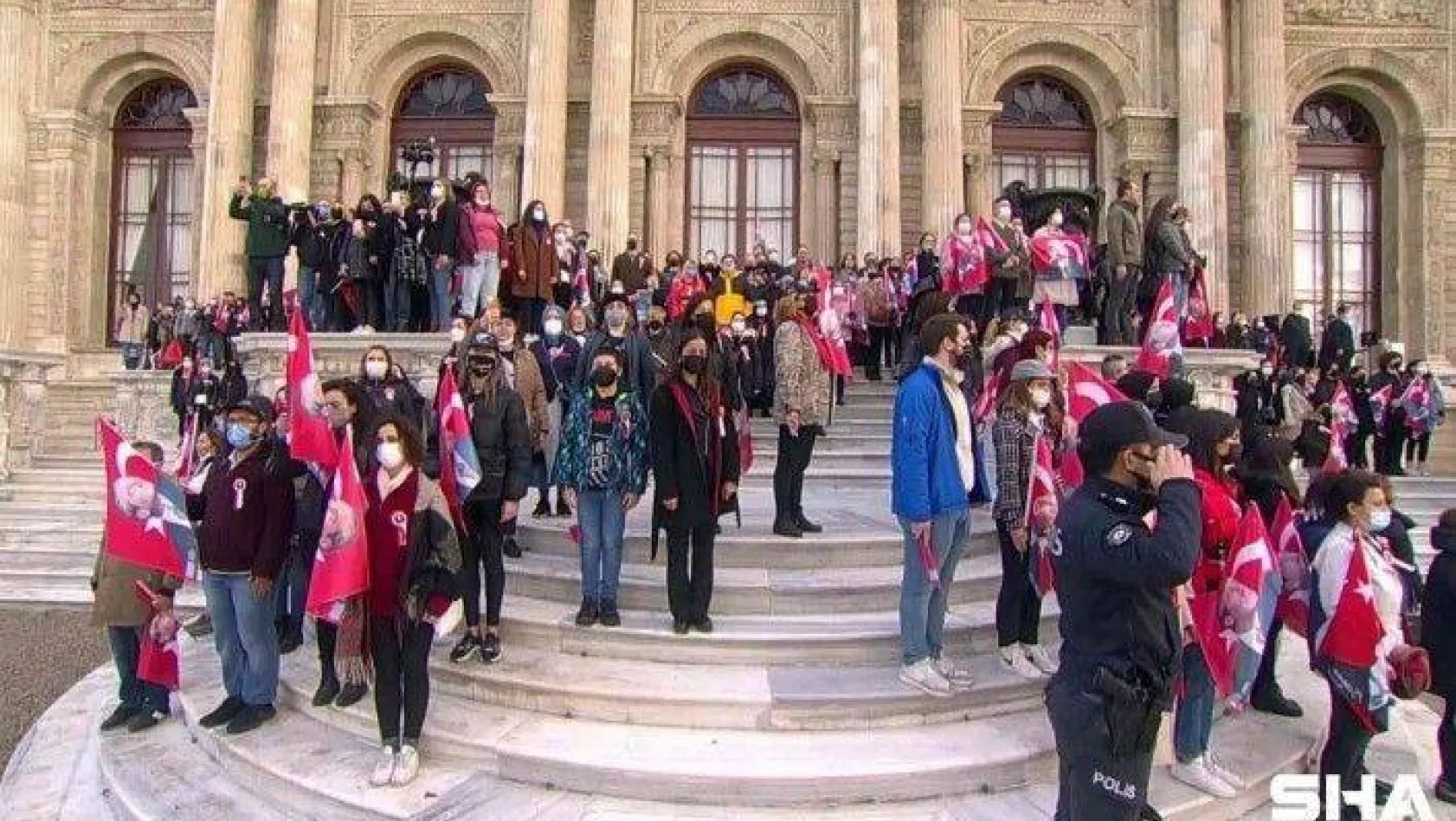 Vatandaşlar Dolmabahçe Sarayı'na akın etti
