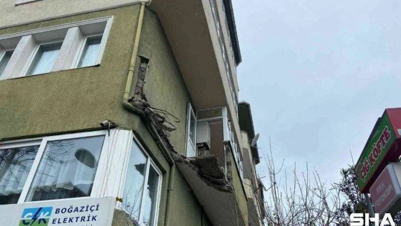 Ambarlı'da binan balkonu çöktü 1 yaralı