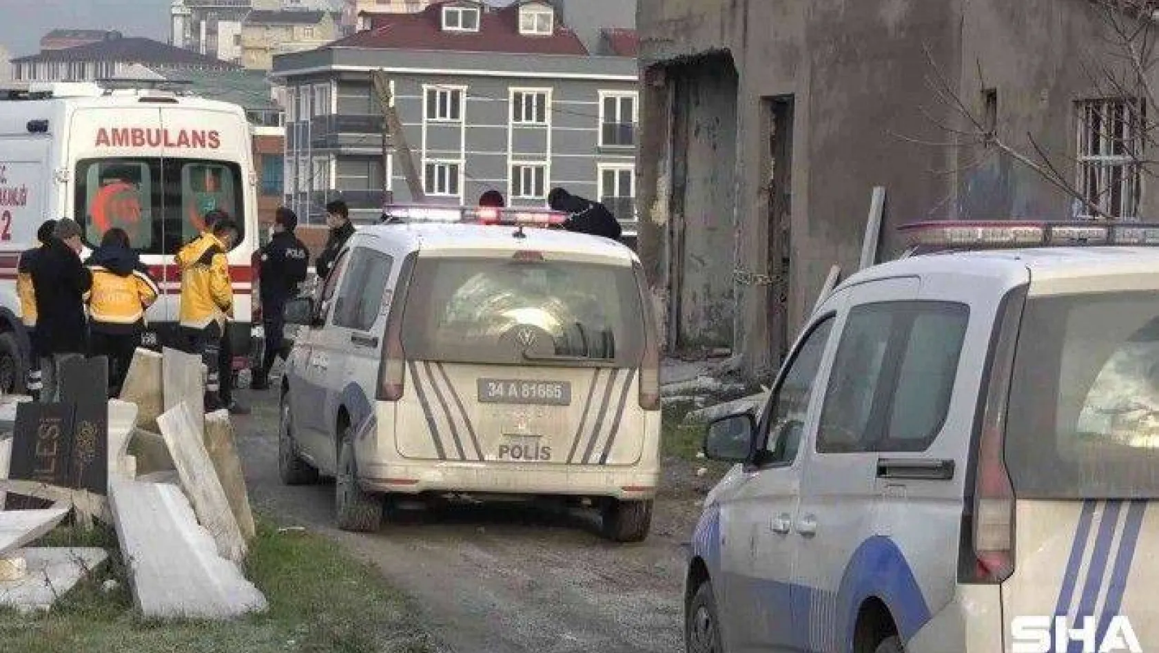 Arnavutköy'de üzerine su deposu düşen kişi yaşamını yitirdi