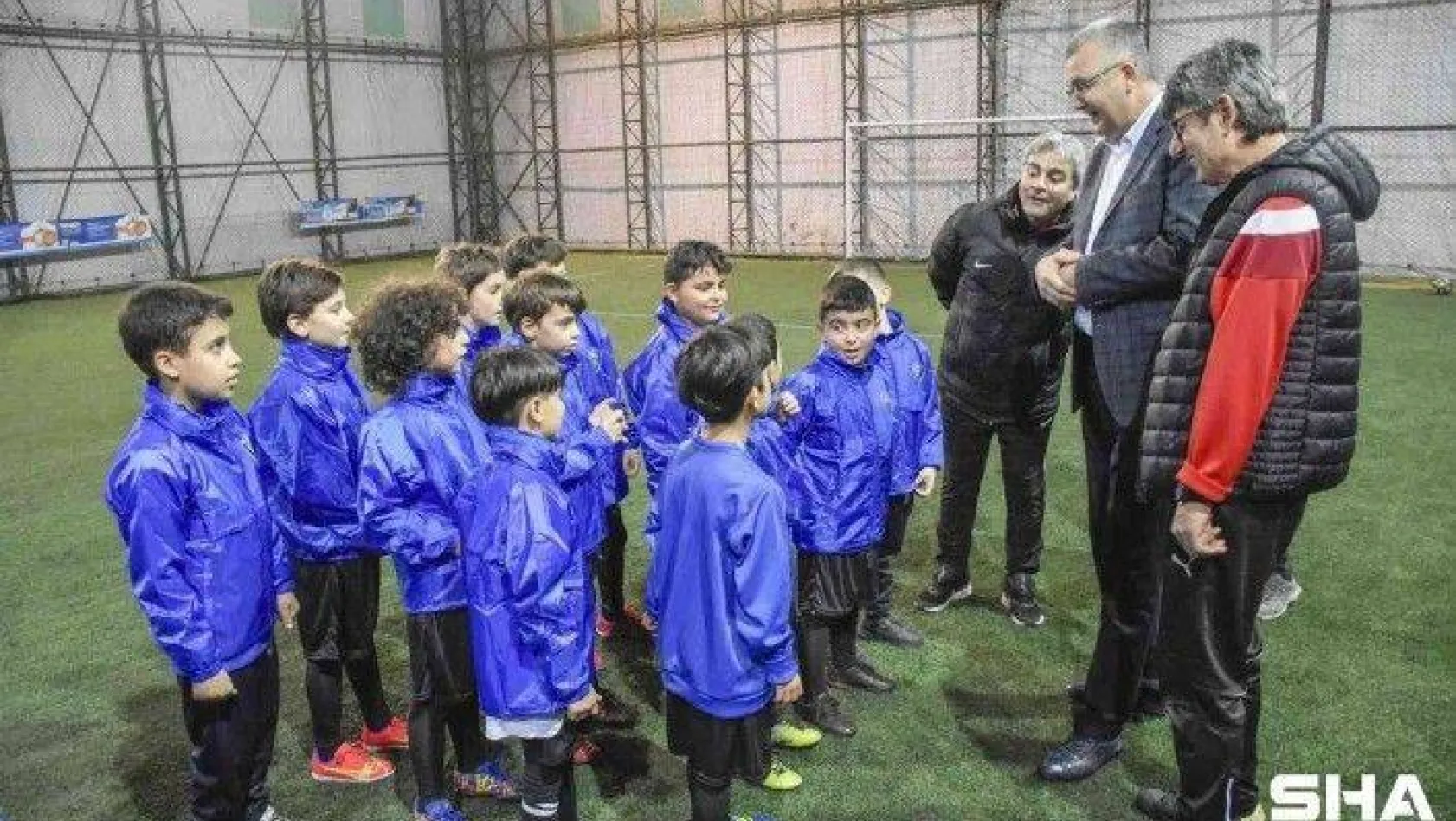 Başkan Özkan'dan altyapı sporcularına sürpriz ziyaret