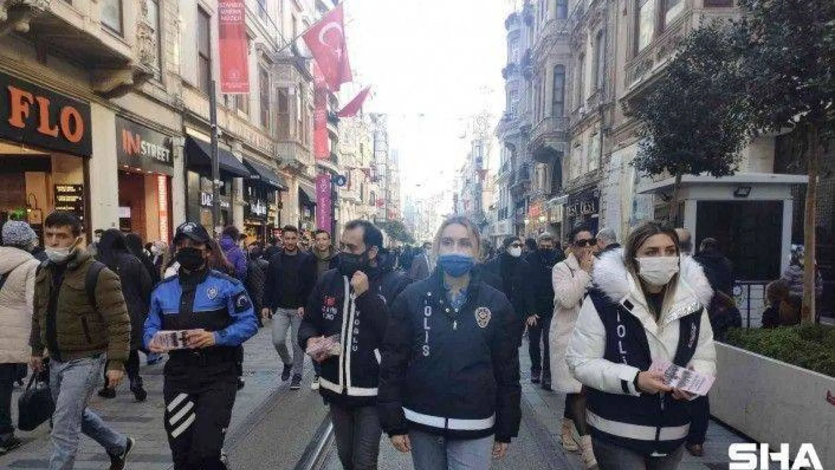 Beyoğlu polisi Taksim'de KADES uygulamasını tanıttı