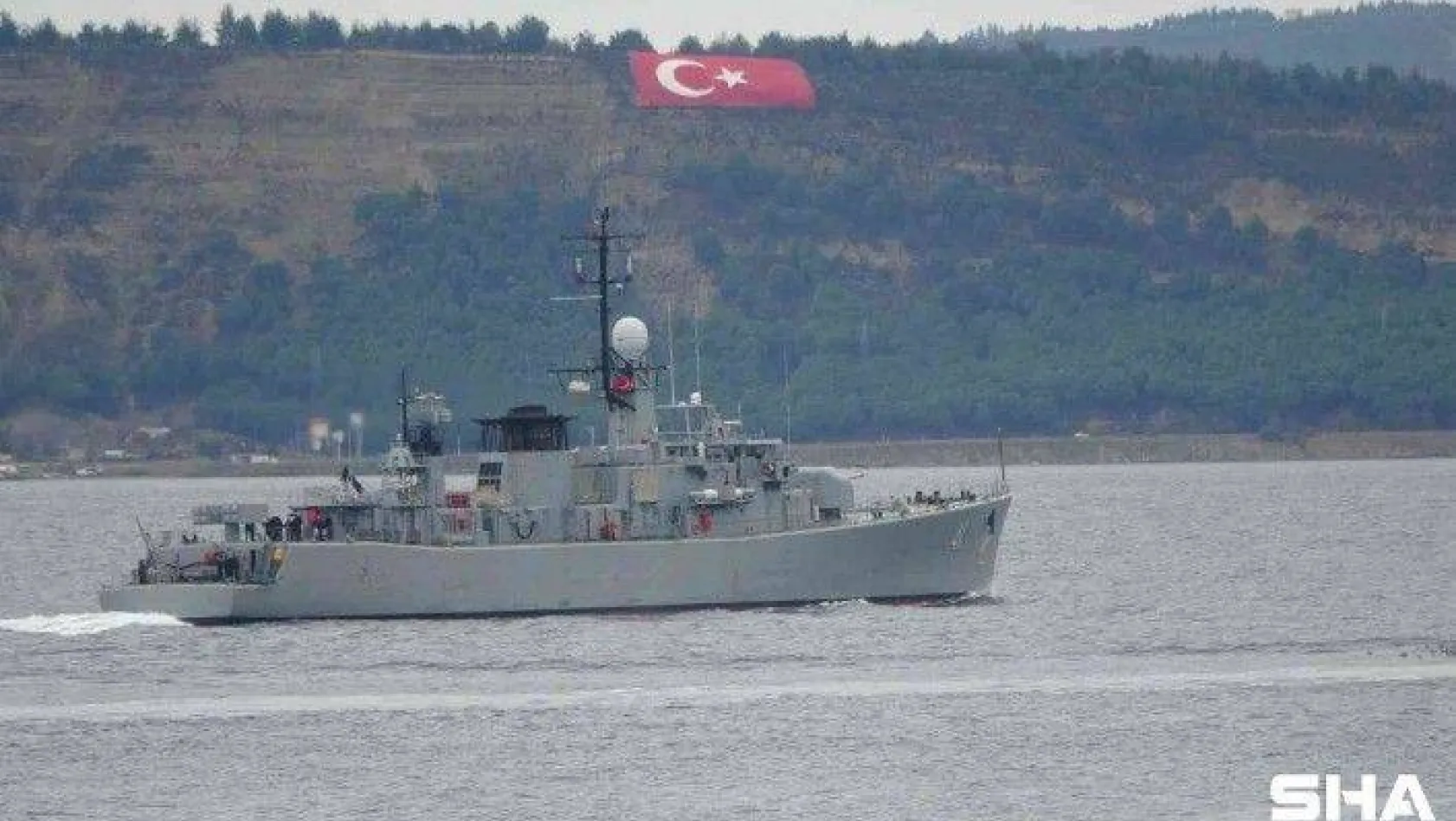 Bulgaristan savaş gemisi Çanakkale Boğazı'ndan geçti