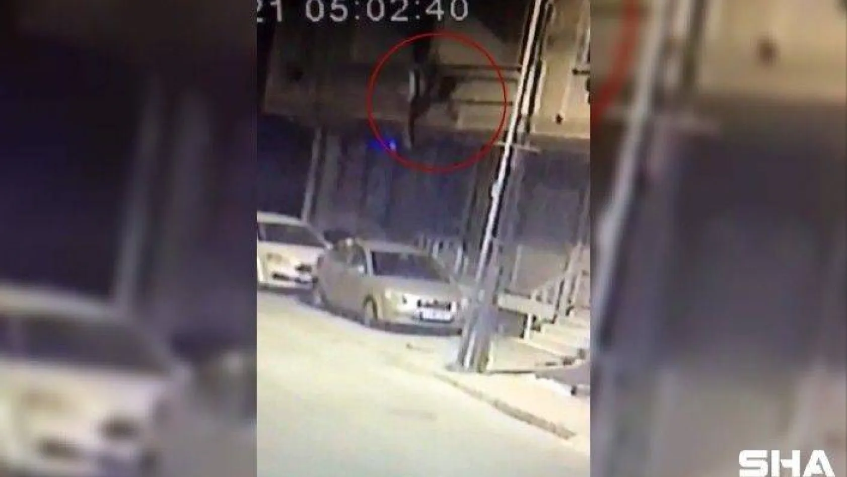 Esenyurt'ta bir kadın, metrelerce yüksekten park halindeki arabanın üzerine düştü