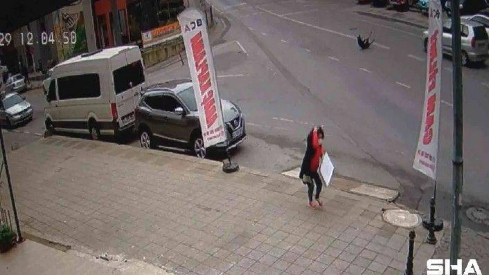 Kadıköy'de köpeğe çarpan sürücü umursamadan kaçtı