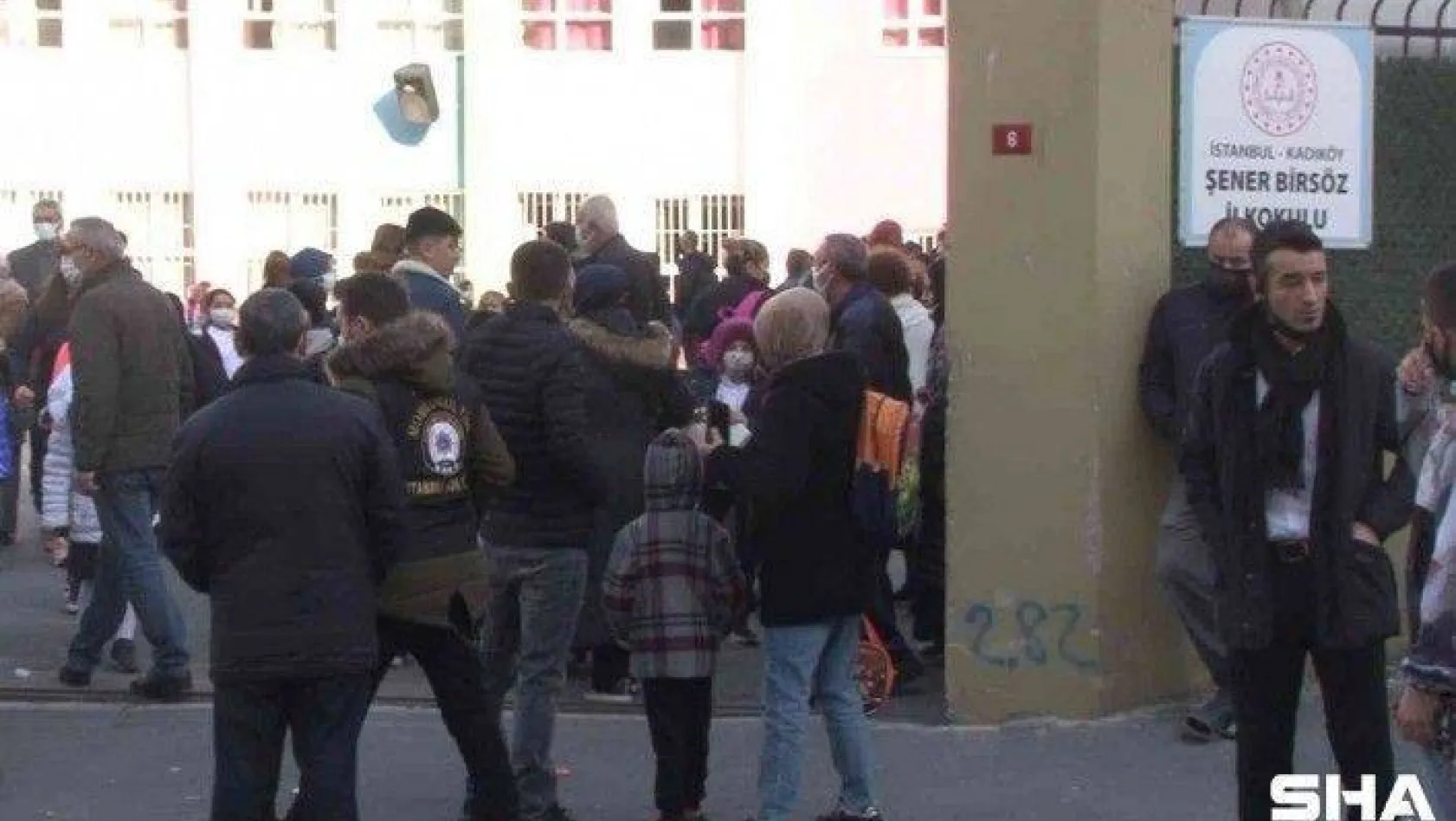 Kadıköy'de şiddet uygulanan okuldaki öğrencilerin velileri konuştu