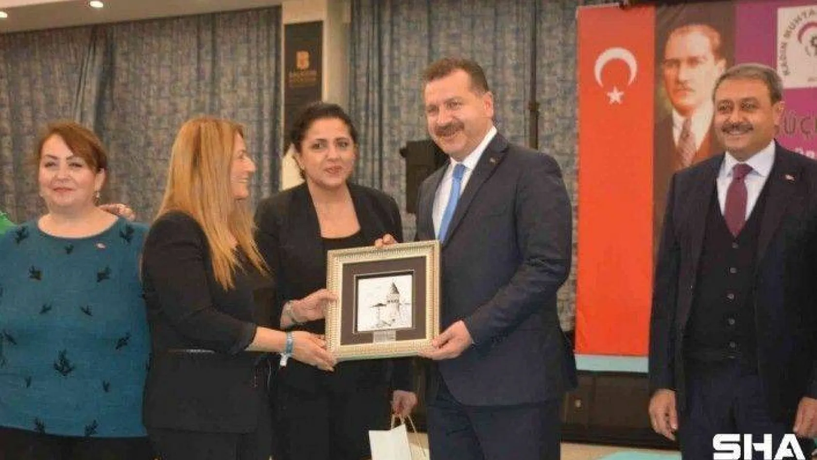 Türkiye'deki kadın muhtarlar Ayvalık'ta buluştu