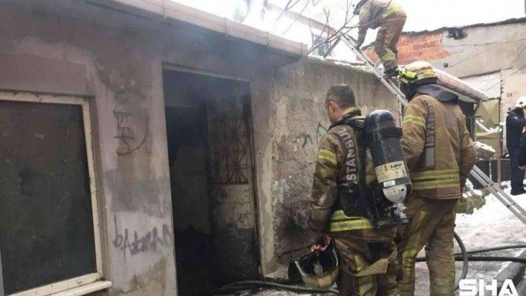Beyoğlu'nda tek katlı evde yangın paniği