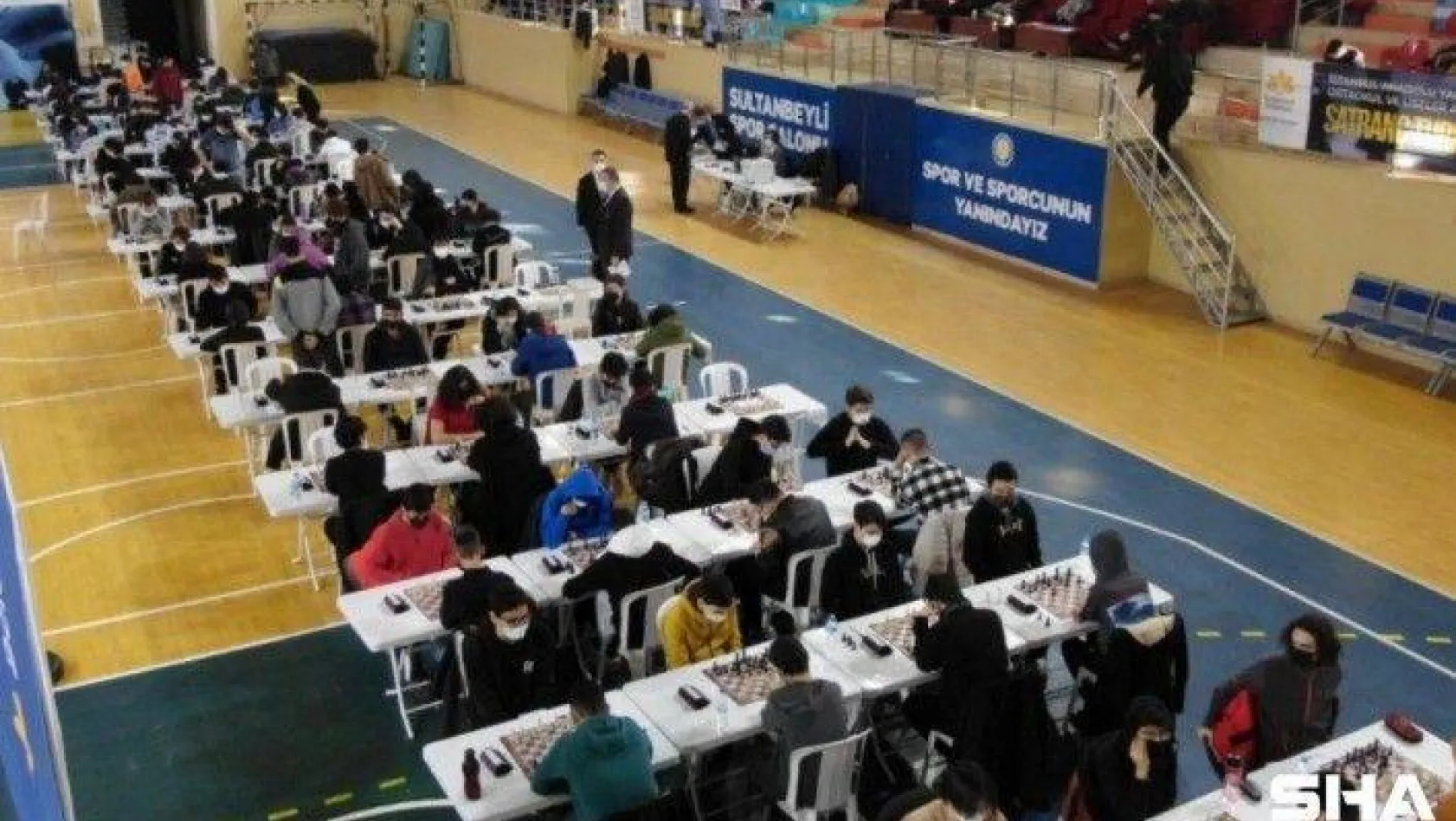 Binden fazla sporcunun katıldığı satranç turnuvası Sultanbeyli'de başladı