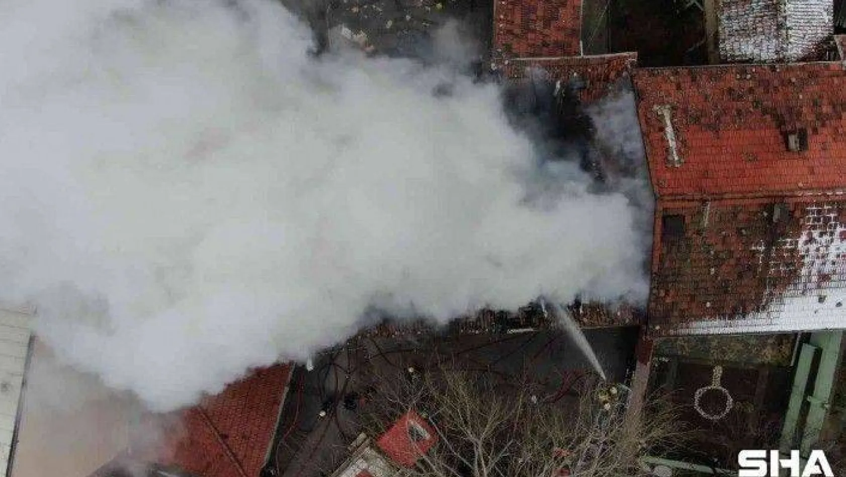 Bursa'da ailesine kızan şahıs evi ateşe verdi, 2 ev küle döndü