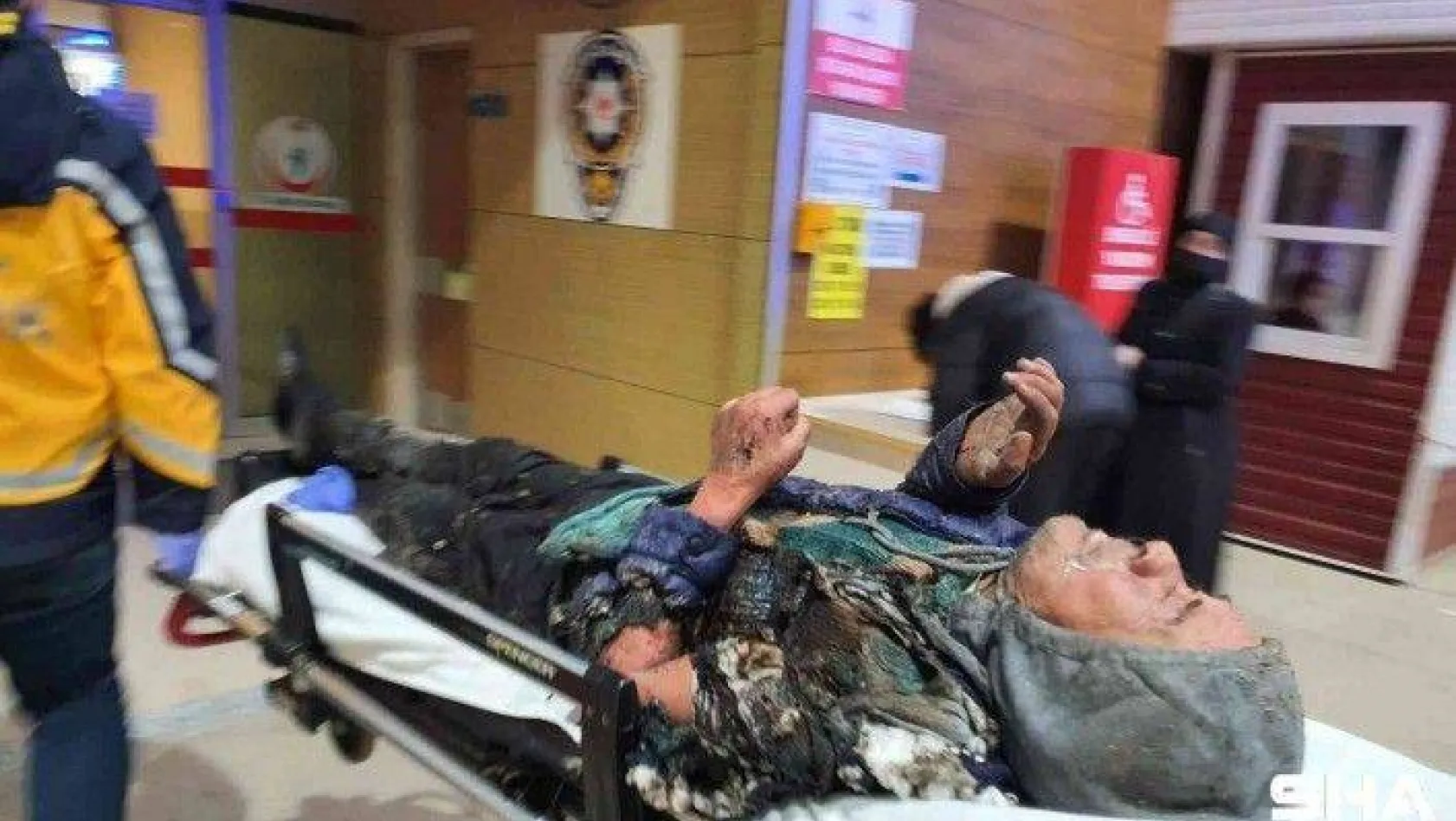 Bursa'da alkollü adam ısınmak için yaktığı ateşe düştü