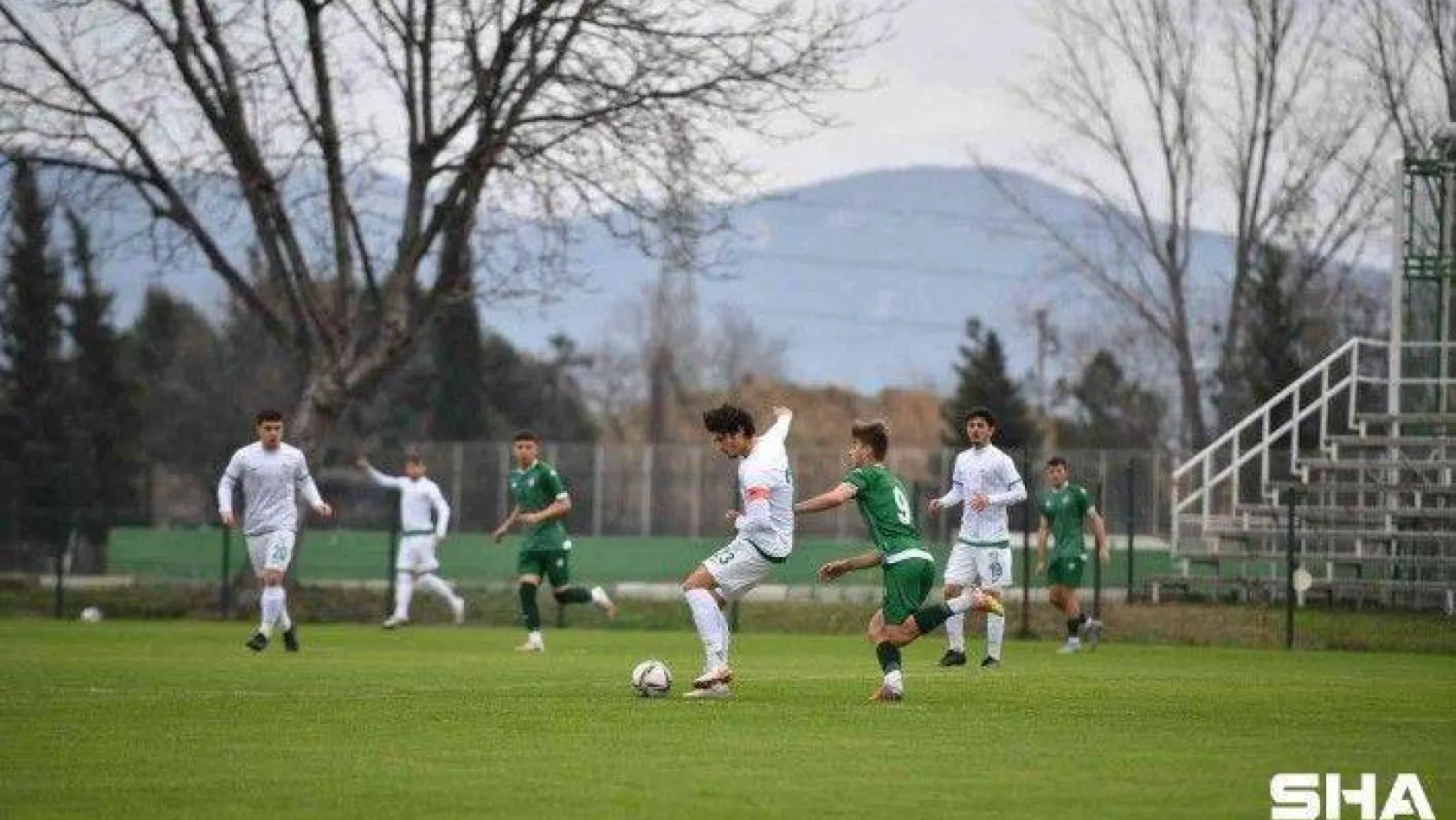 Bursaspor, U19 takımı ile maç yaptı - Namiq Alasgarov iki golle yıldızlaştı