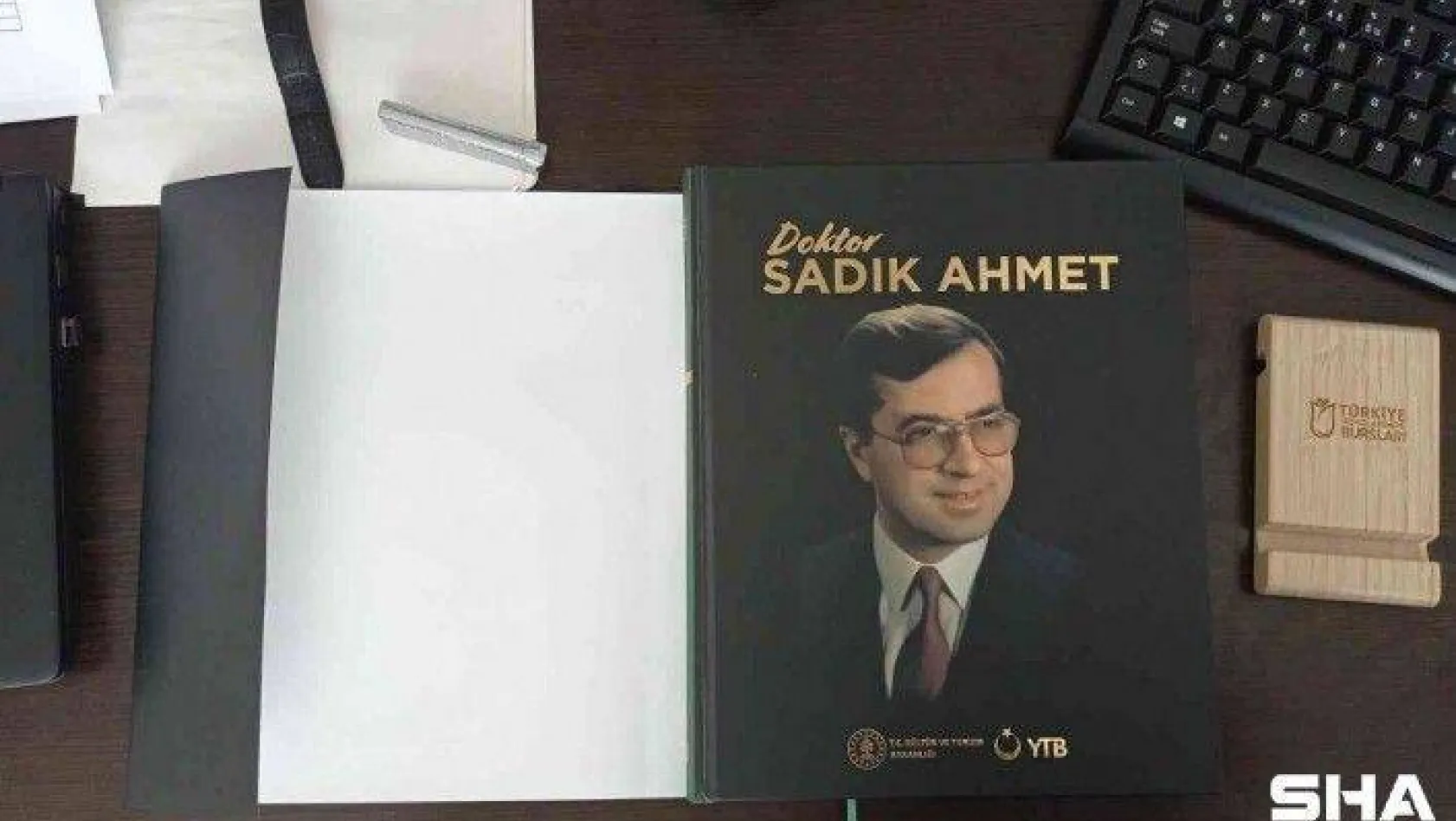 Doktor Sadık Ahmet'in hayatı, doğumunun 75'inci yılında kitaplaştırıldı