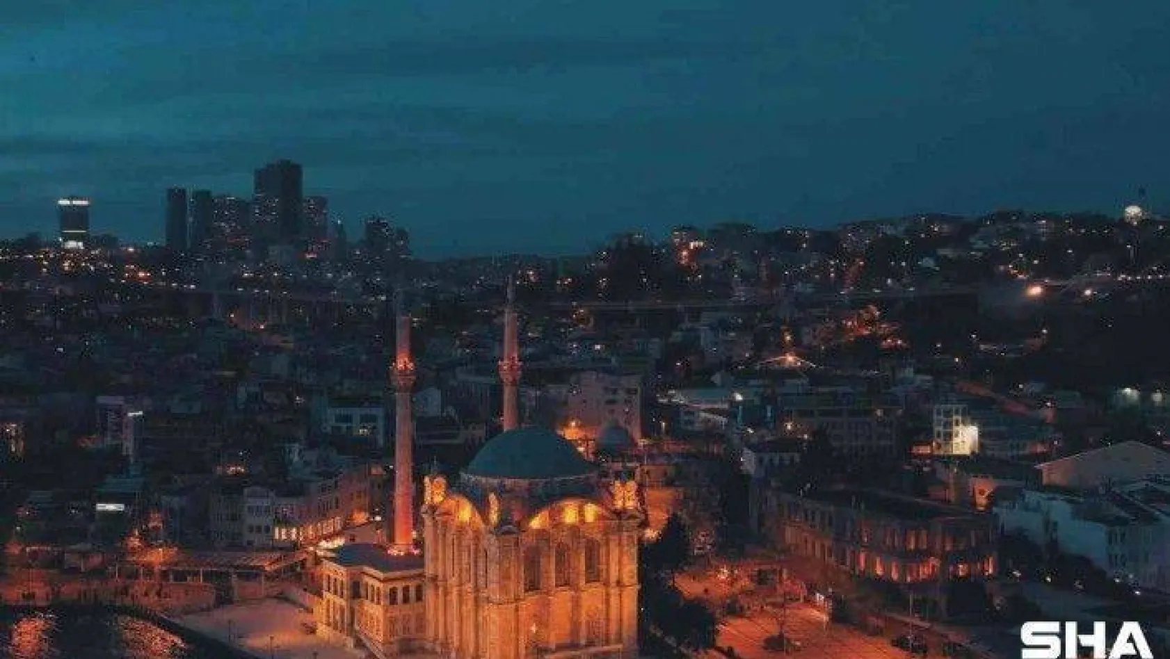 Drone görüntüsüyle İstanbul'u dünyaya izletiyor