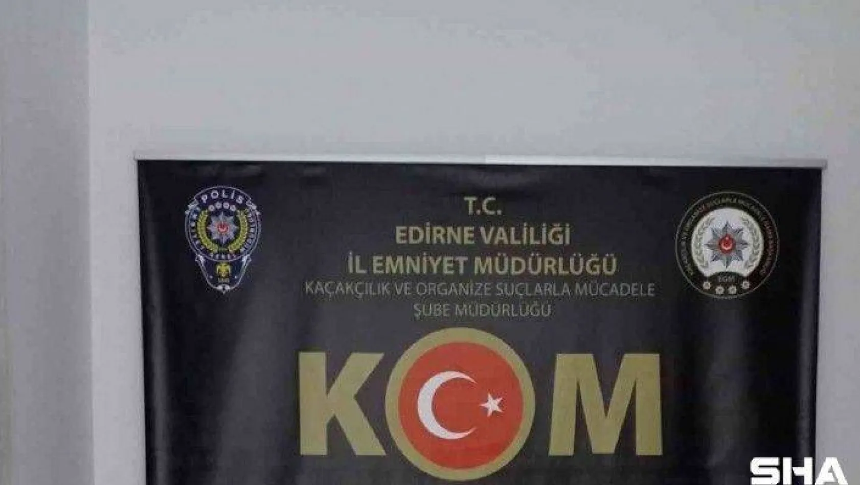Edirne'de kaçak içki ve cinsel ürün ele geçirildi
