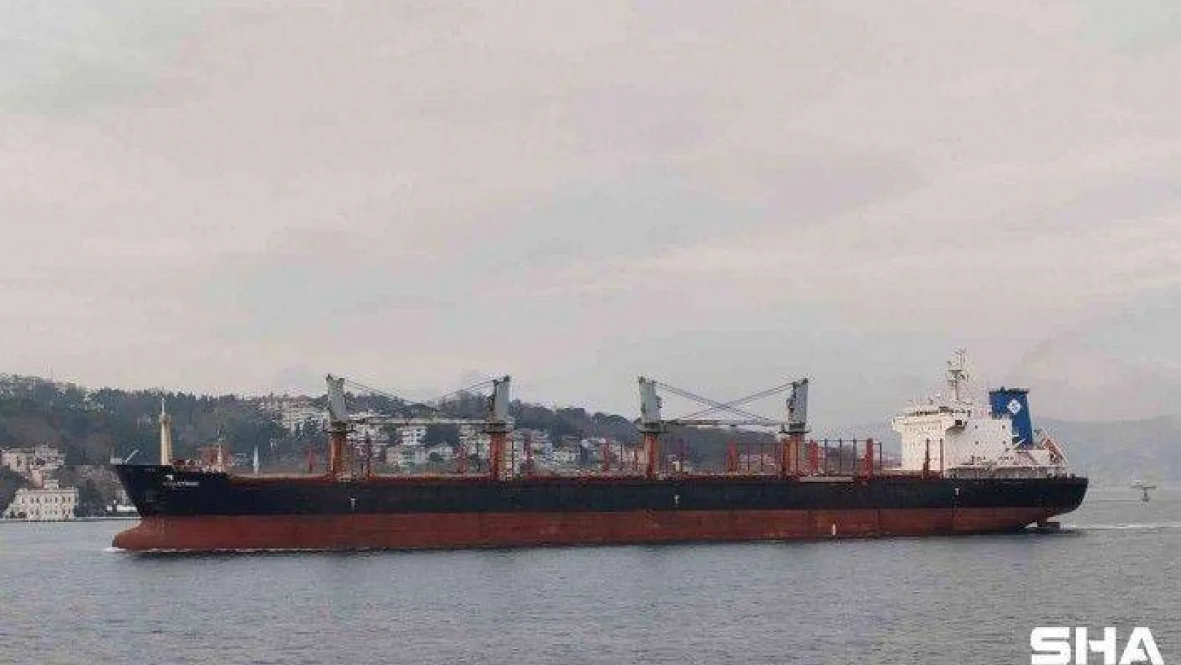 İstanbul Boğazında makine arızası yapan gemi Ahırkapı'ya demirletildi