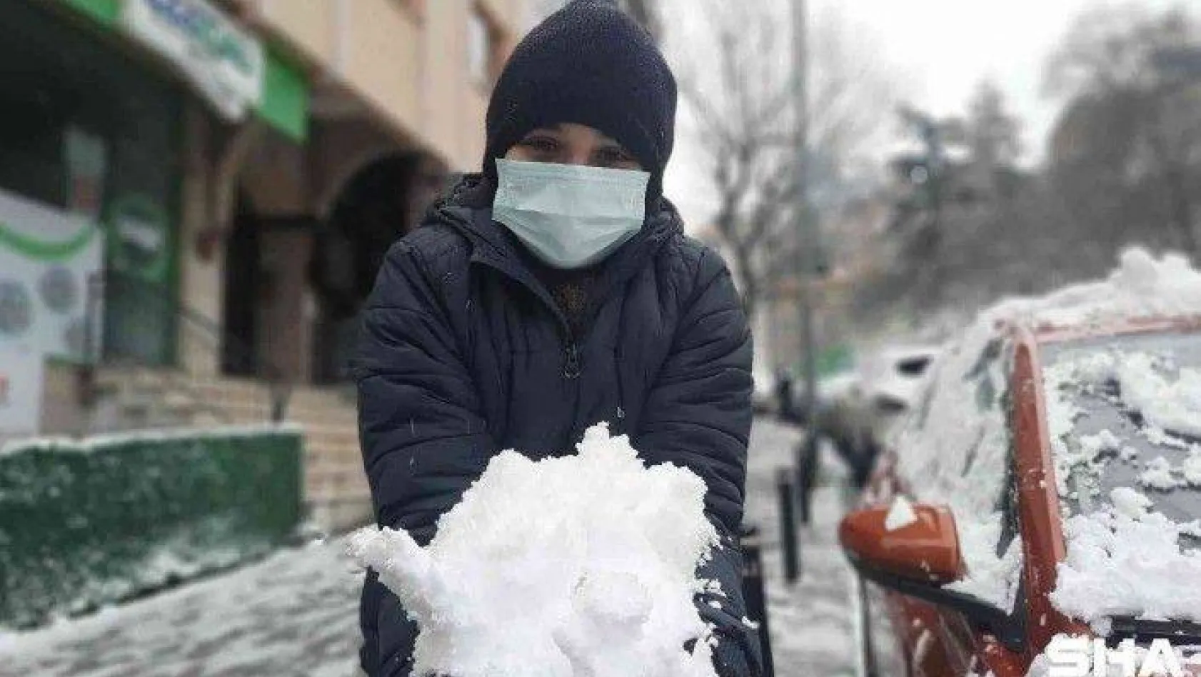İstanbul'da karın keyfini yine en çok çocuklar çıkardı