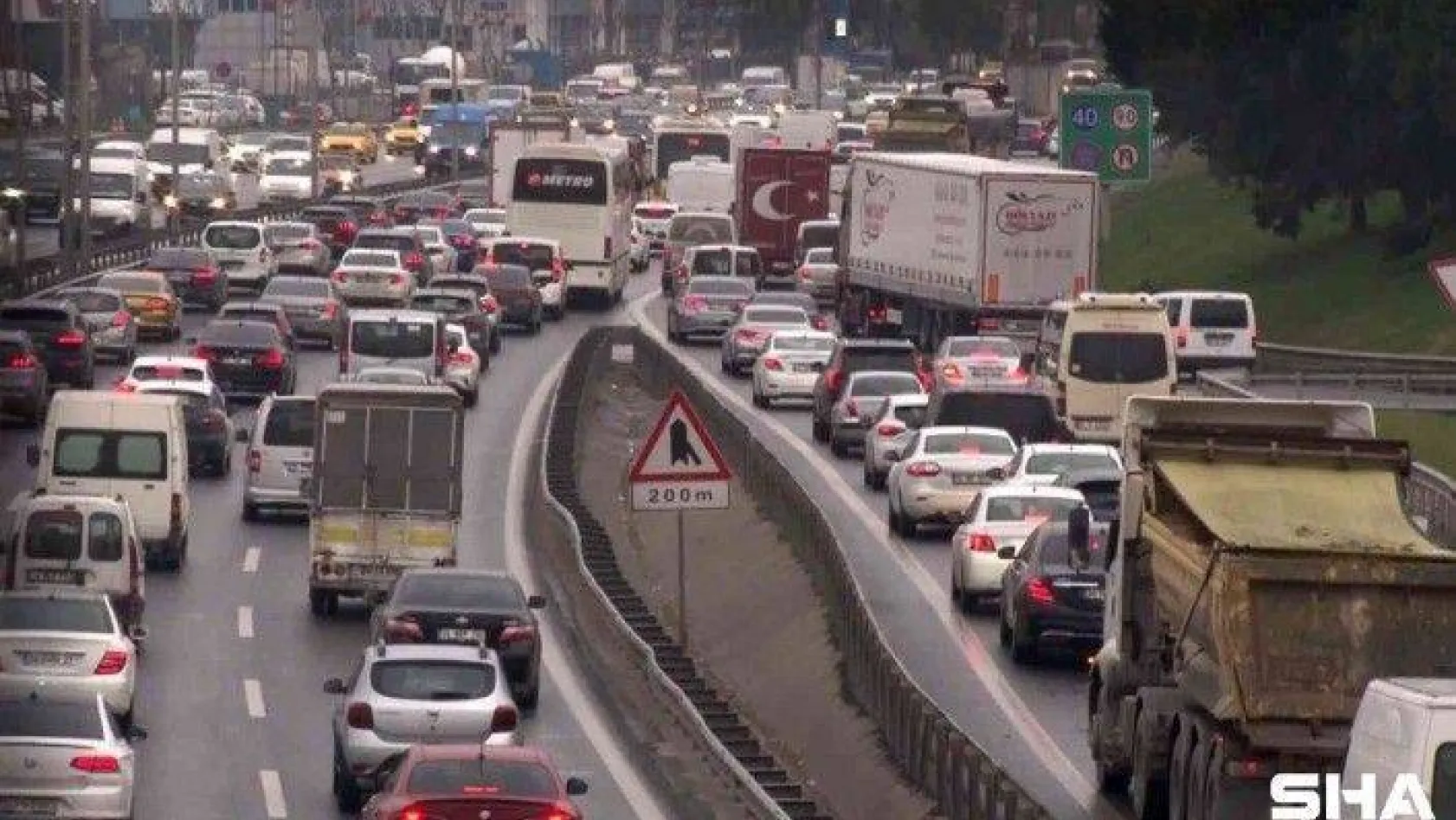 İstanbul'da sabah saatlerinde trafik etkili oldu