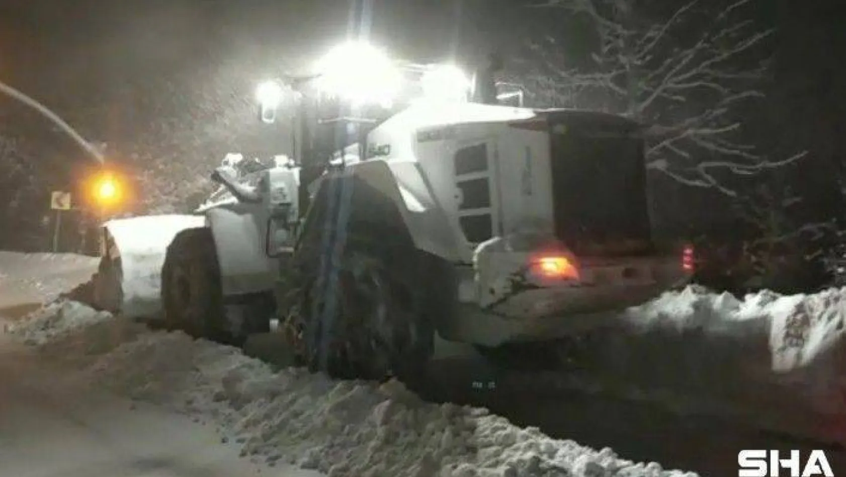 Kocaeli'de ekiplerin gece gündüz karla mücadelesi sürüyor