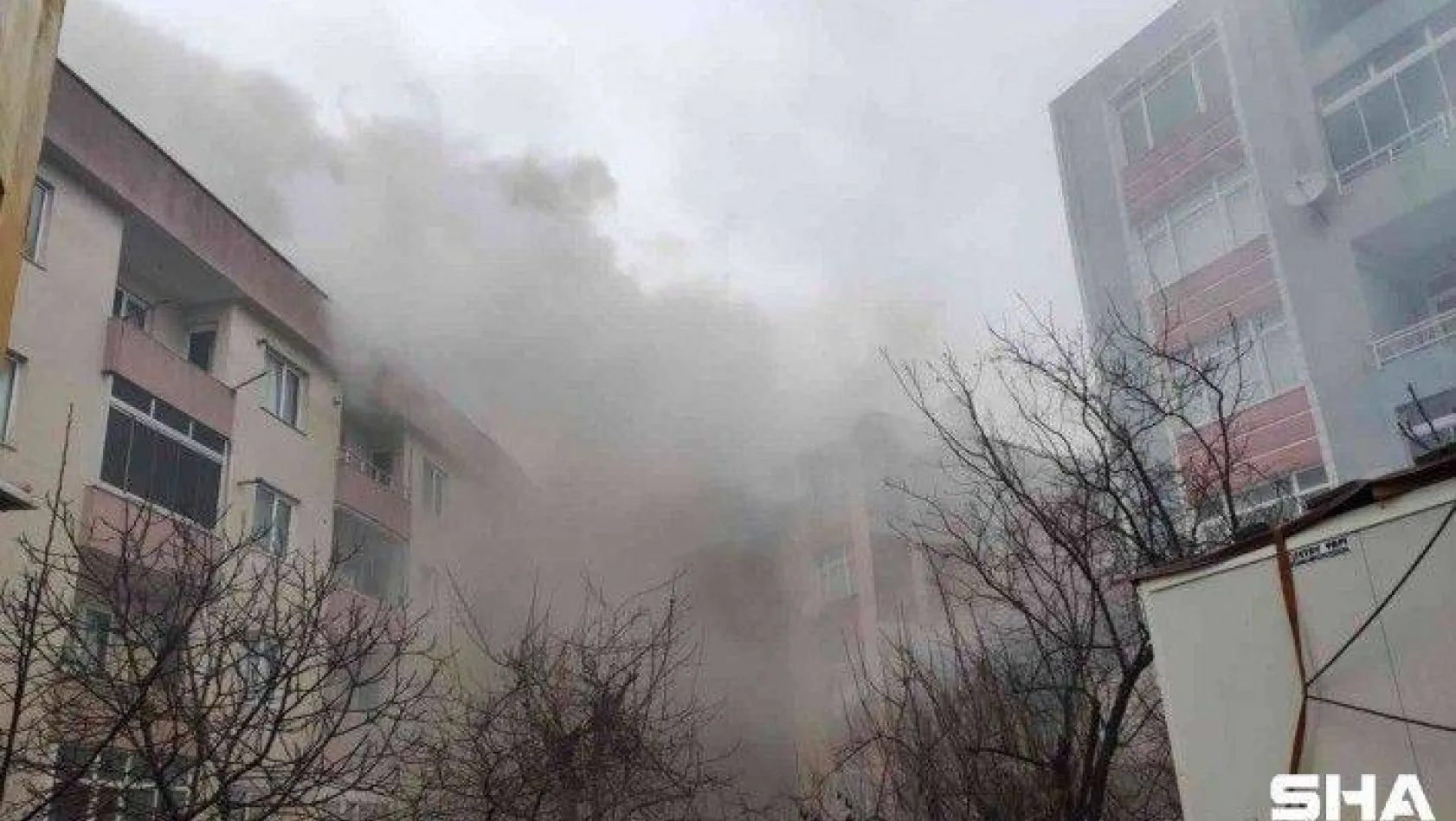 Kocaeli'de korkutan yangın: 2 kişi dumandan etkilendi