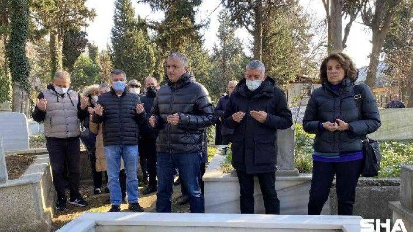Mehmet Ali Birand vefatının 9. yılında mezarı başında anıldı