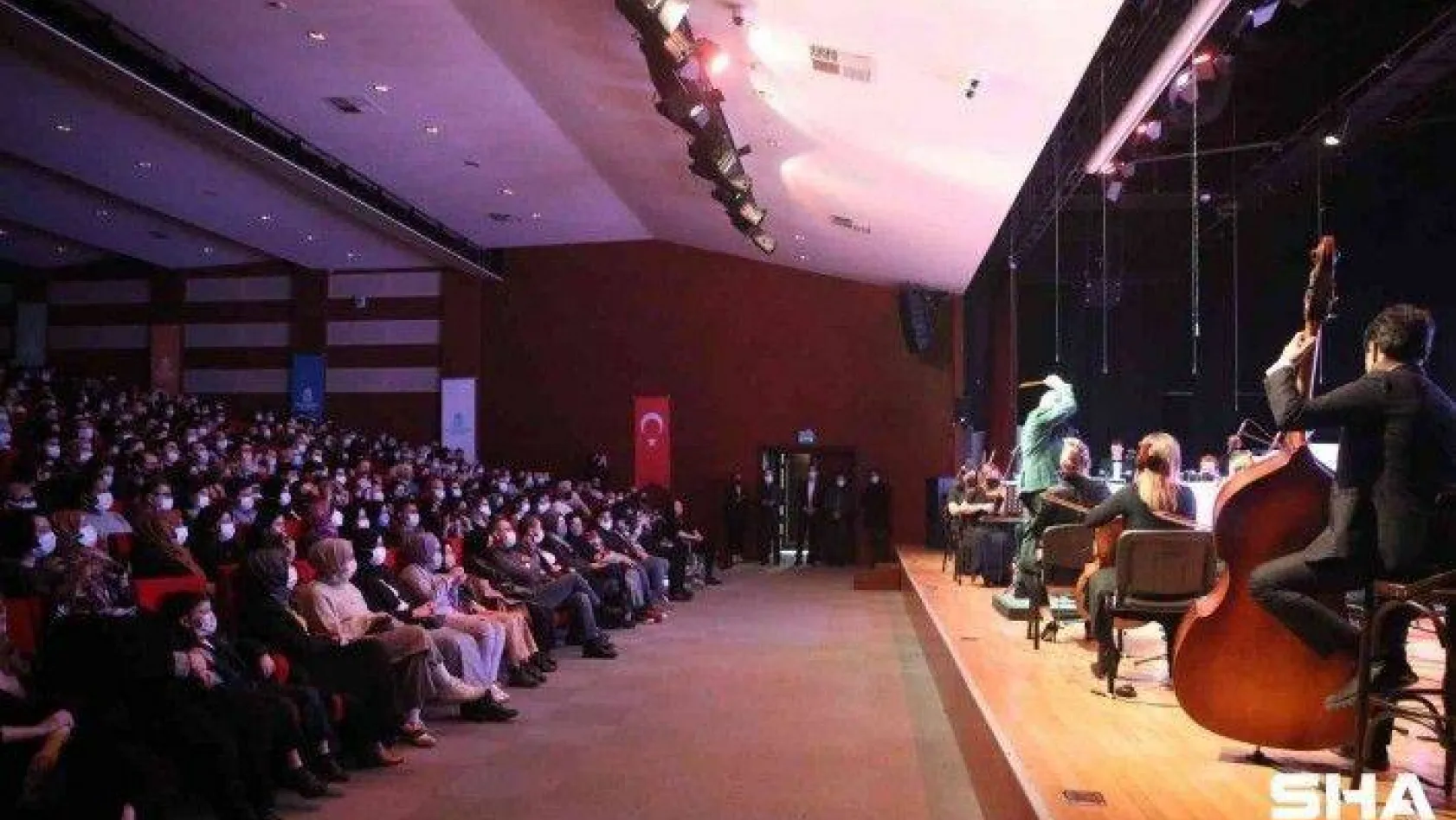 Sinema senfoni orkestrası Başakşehir'de sahne aldı