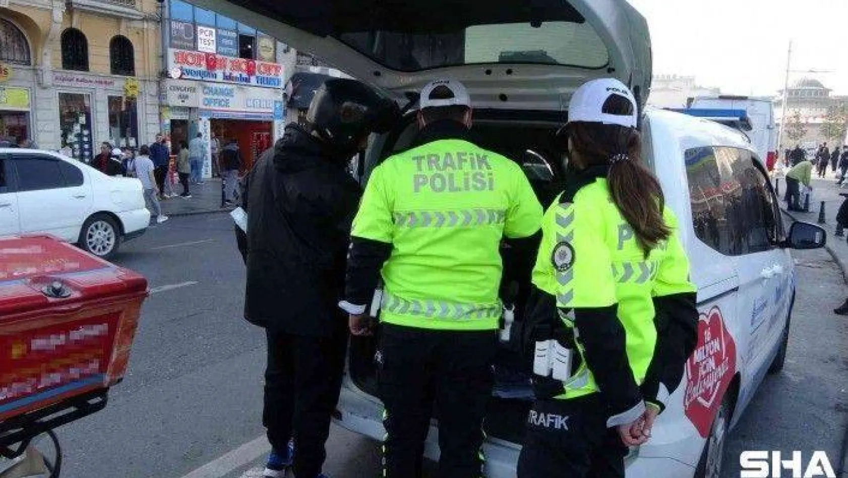 Taksim'de kurallara uymayan sürücülere ceza yağdı