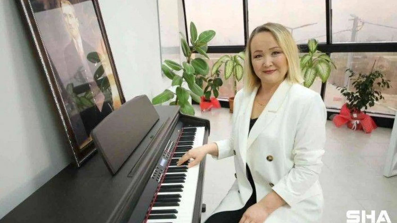 Türk öğrencileri piyano festivaline Özbek öğretmen hazırlıyor