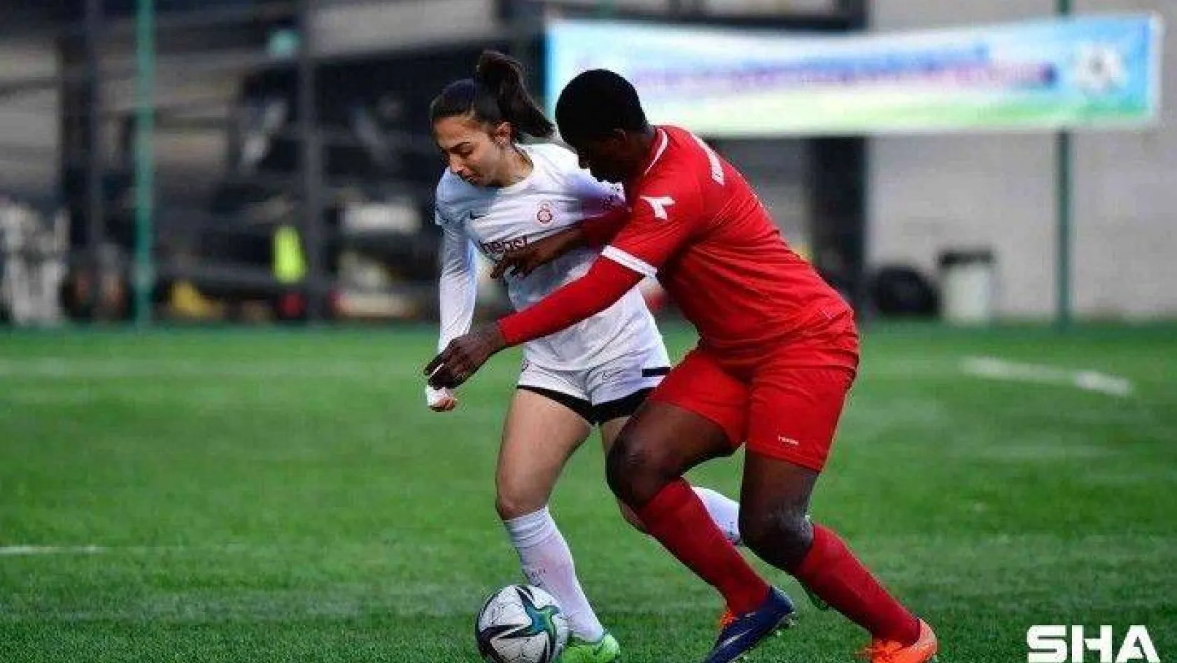 Turkcell Kadın Futbol Süper Ligi: Galatasaray: 1 - Konak Belediyespor: 1