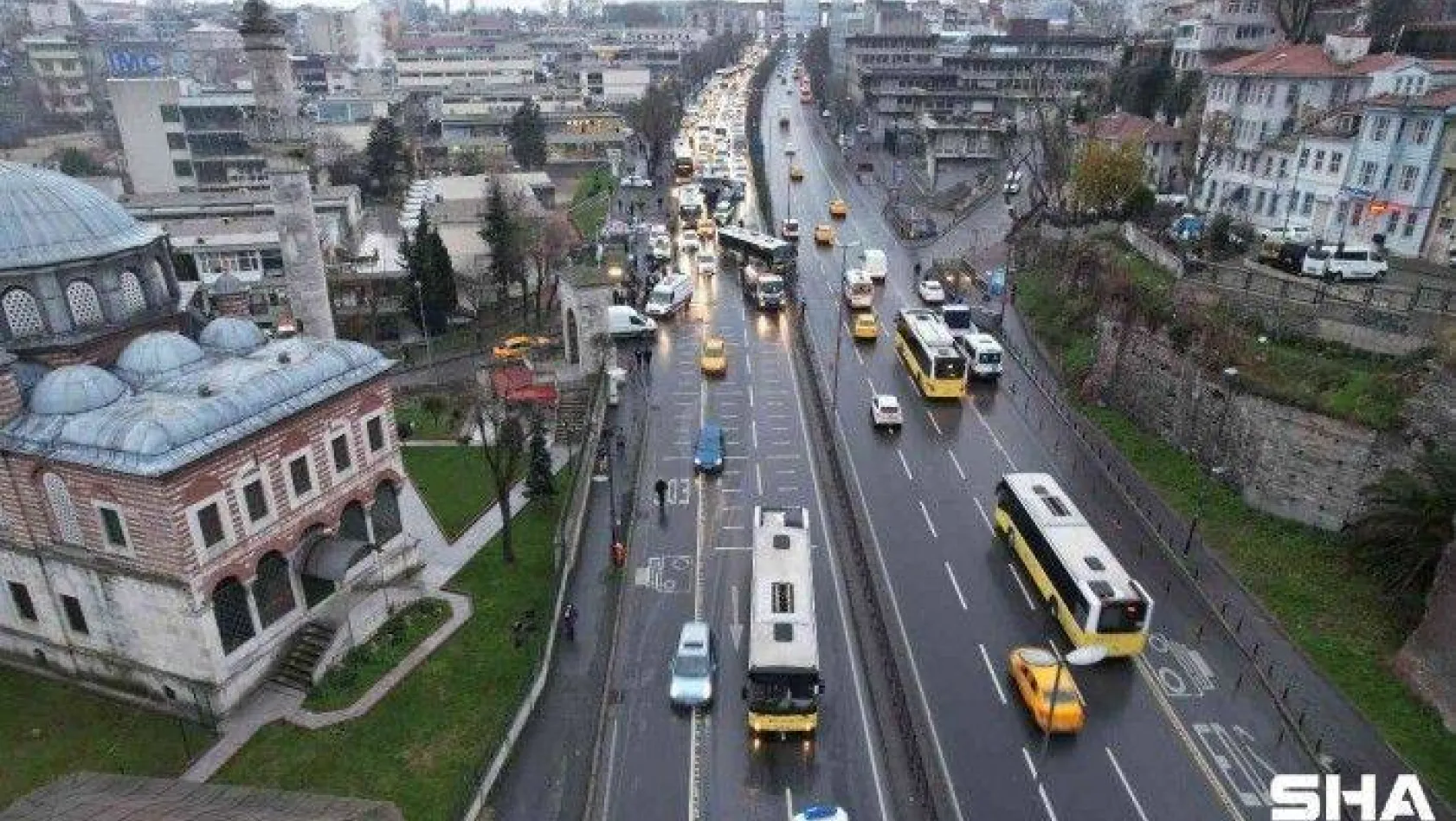 Unkapanı'nda İETT otobüsleri çarpıştı:8 yaralı